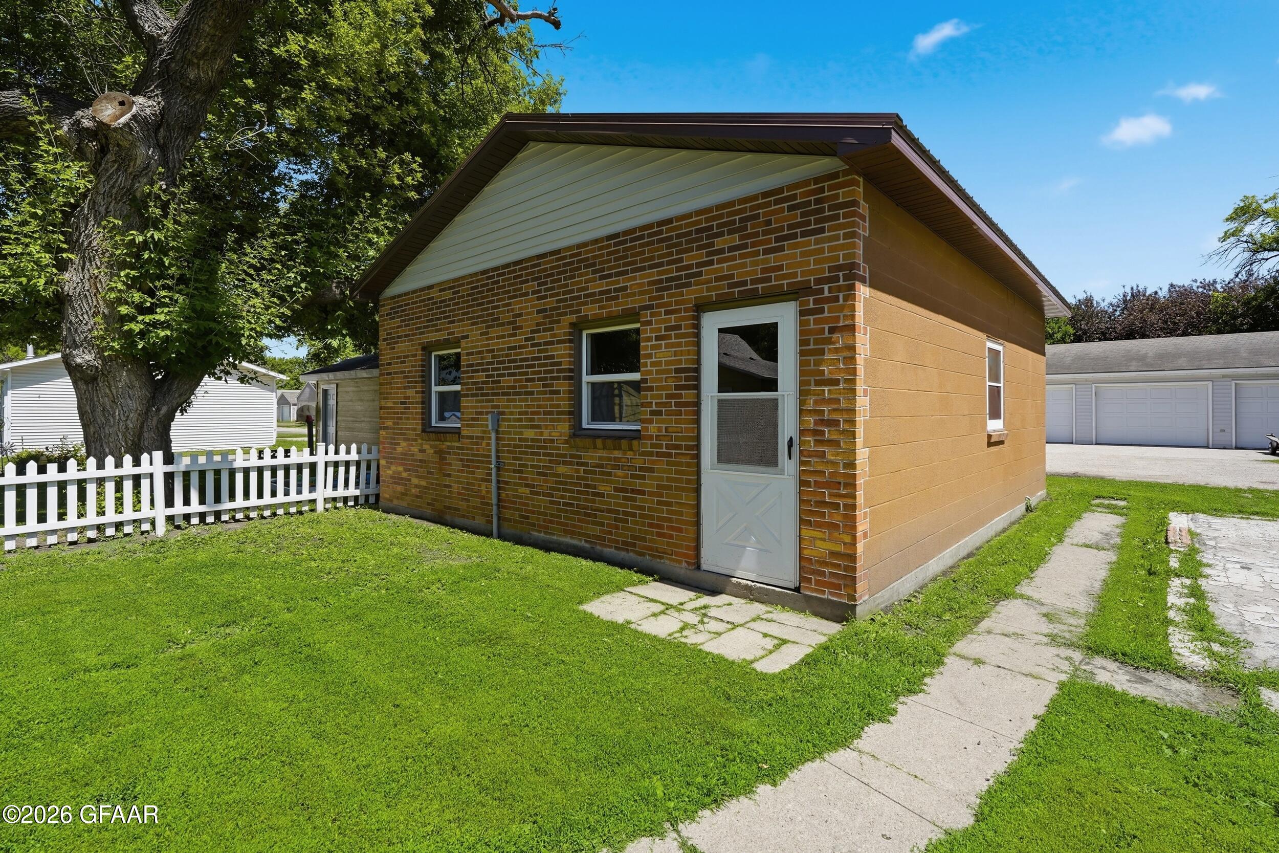 main property photo 22