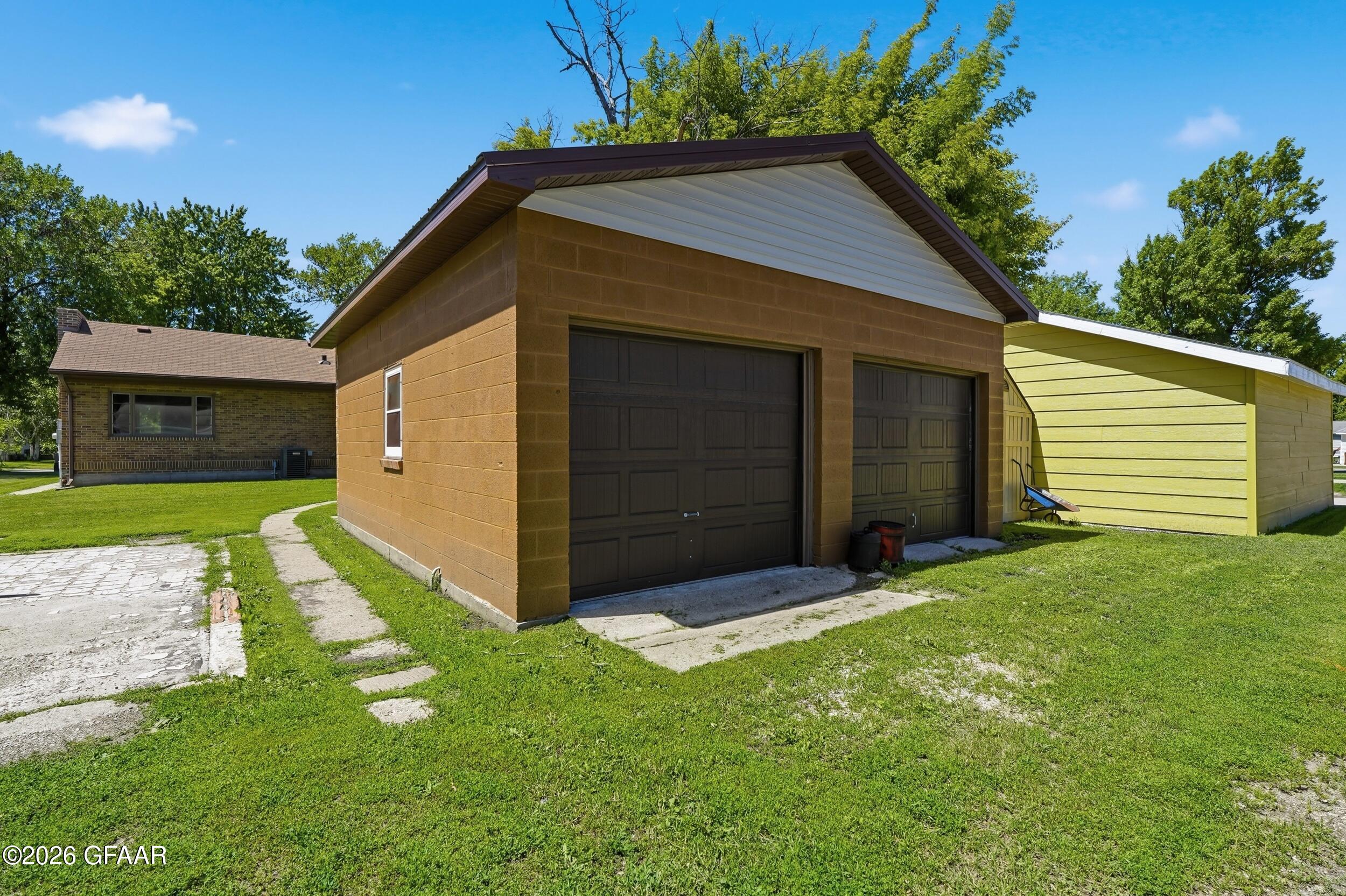 main property photo 23