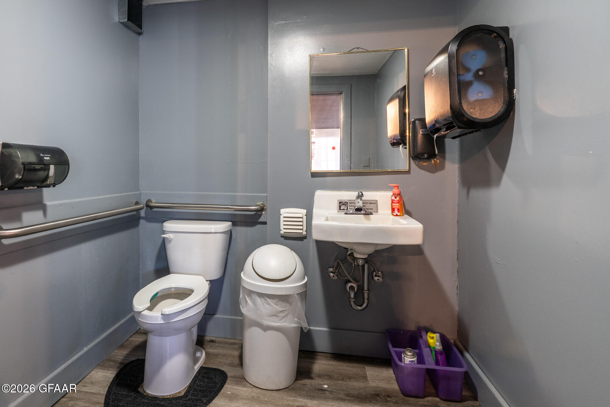 main property photo 9