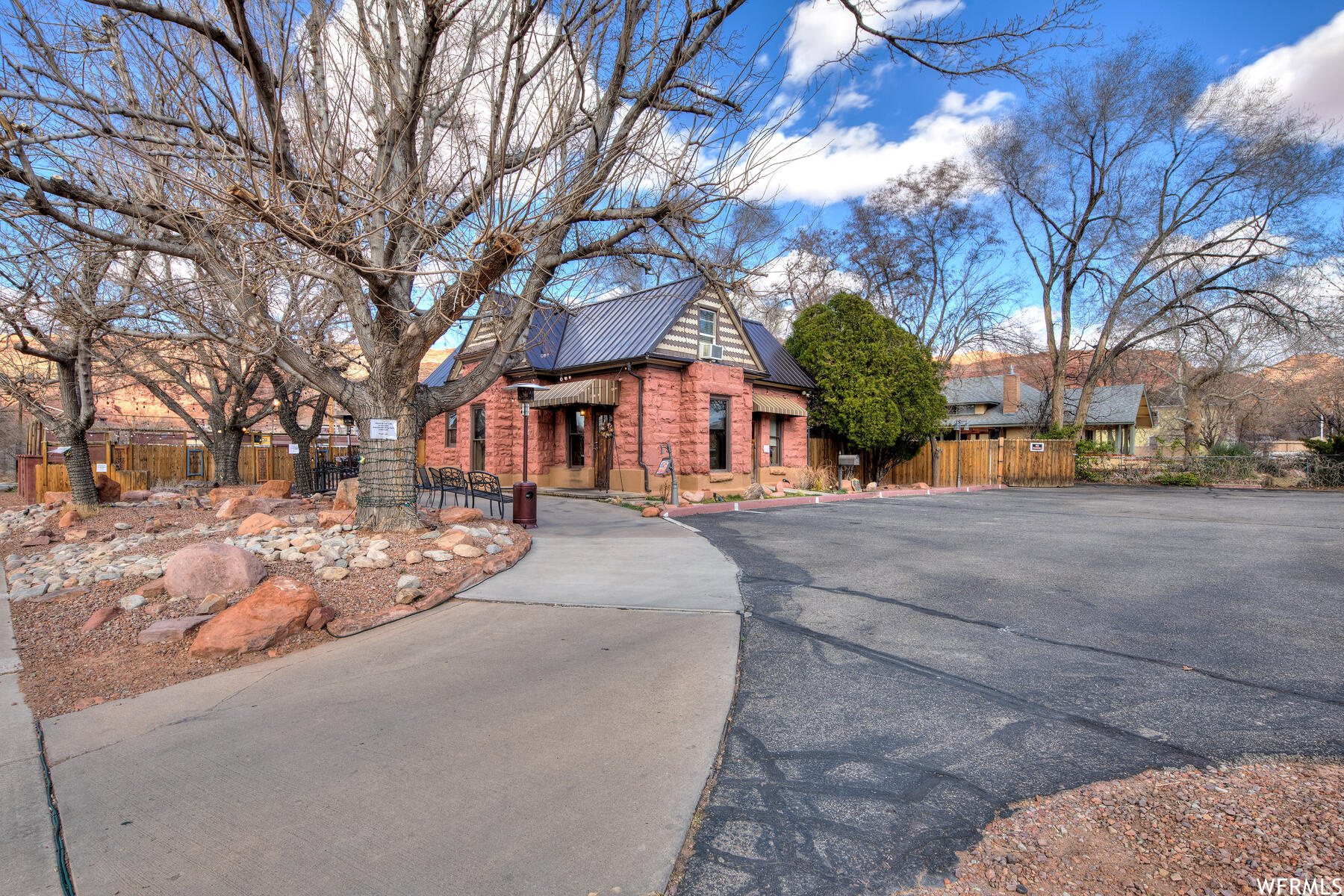 main property photo 24
