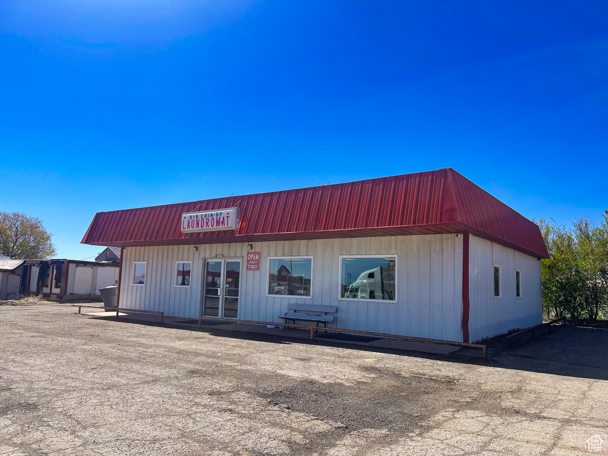 main property photo 3