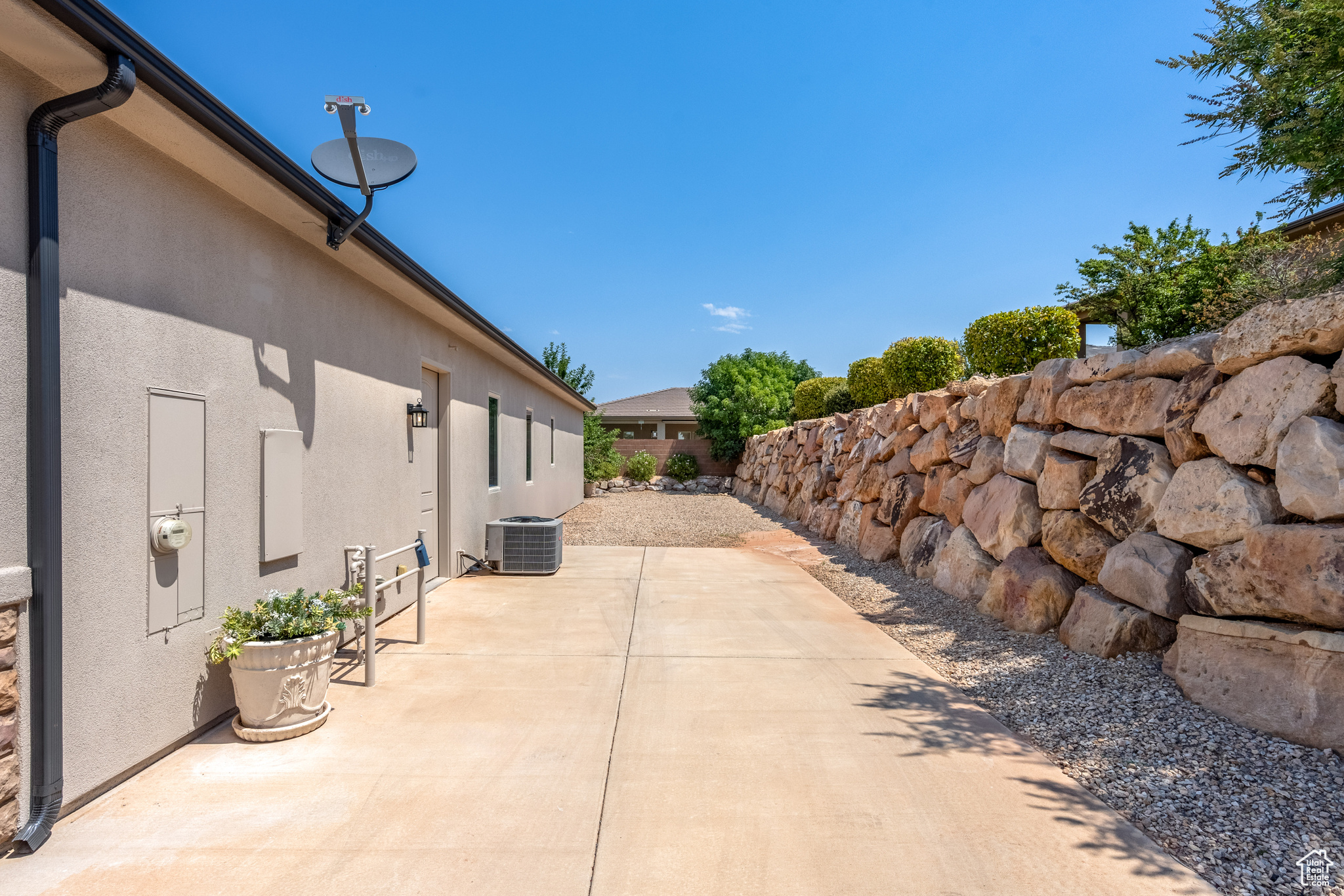 main property photo 50