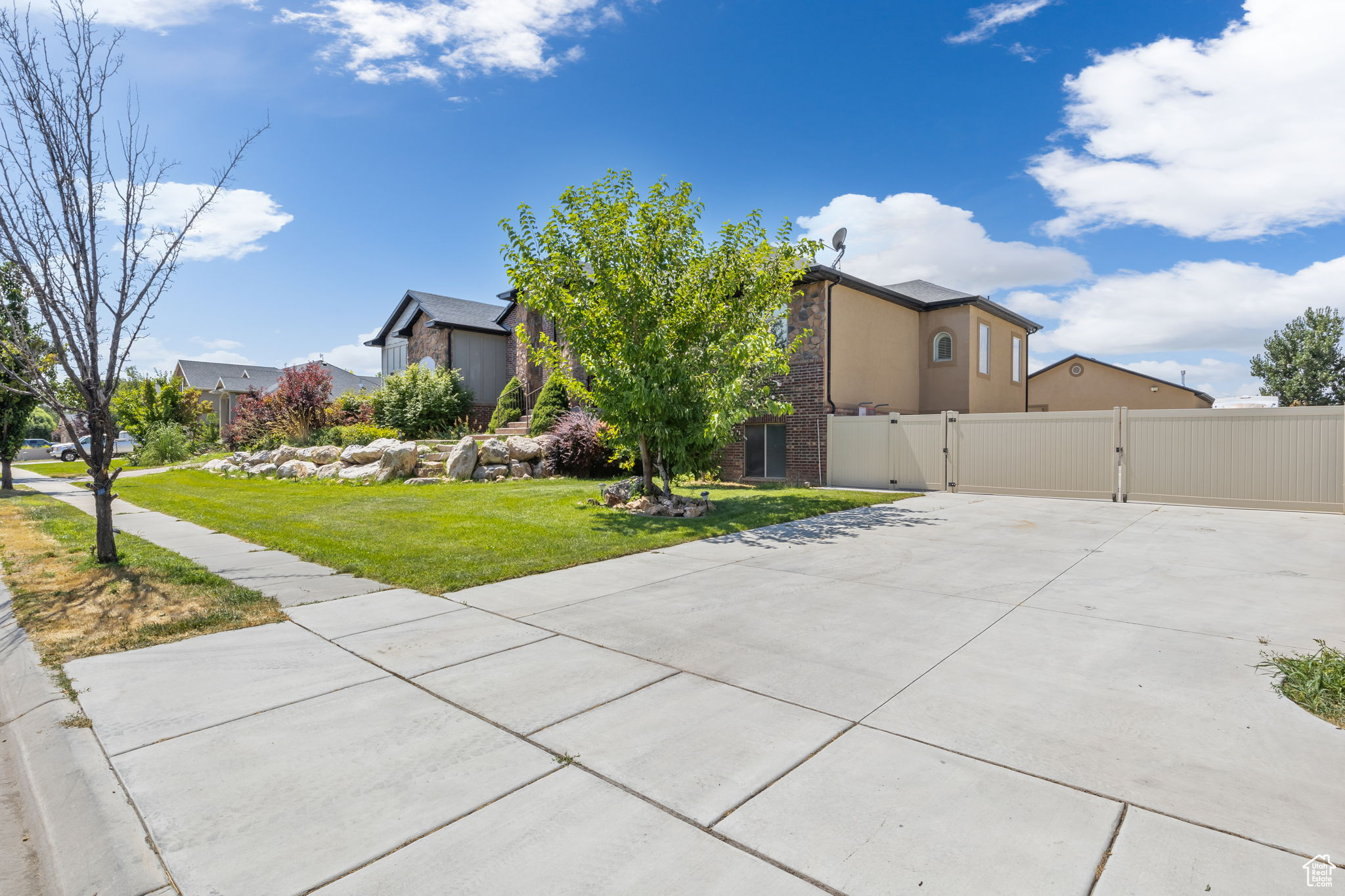 main property photo 44