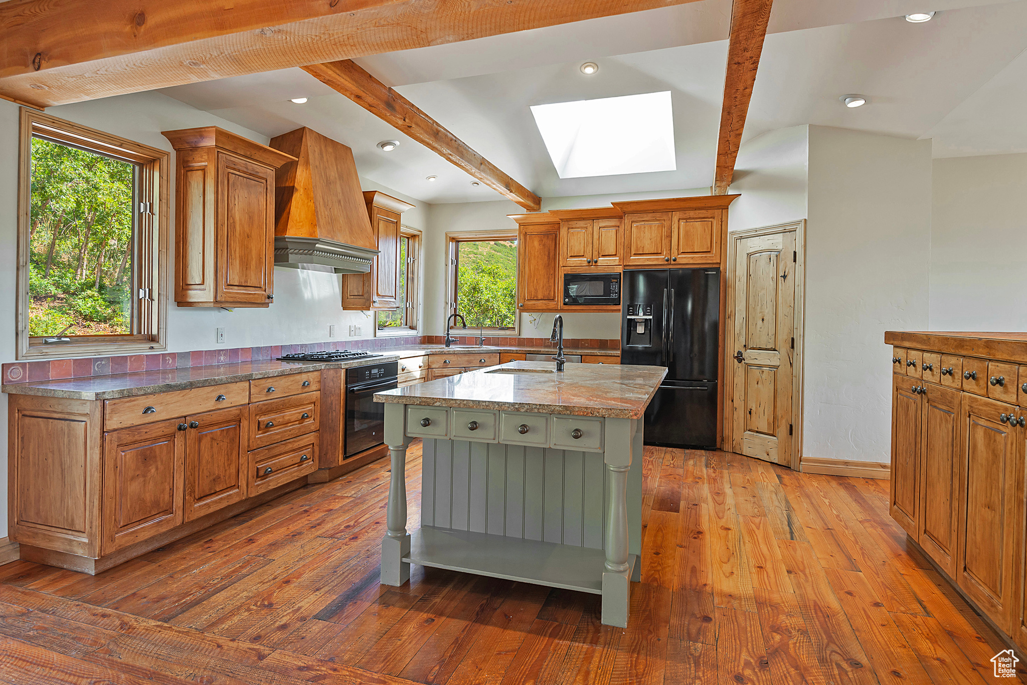 main property photo 3