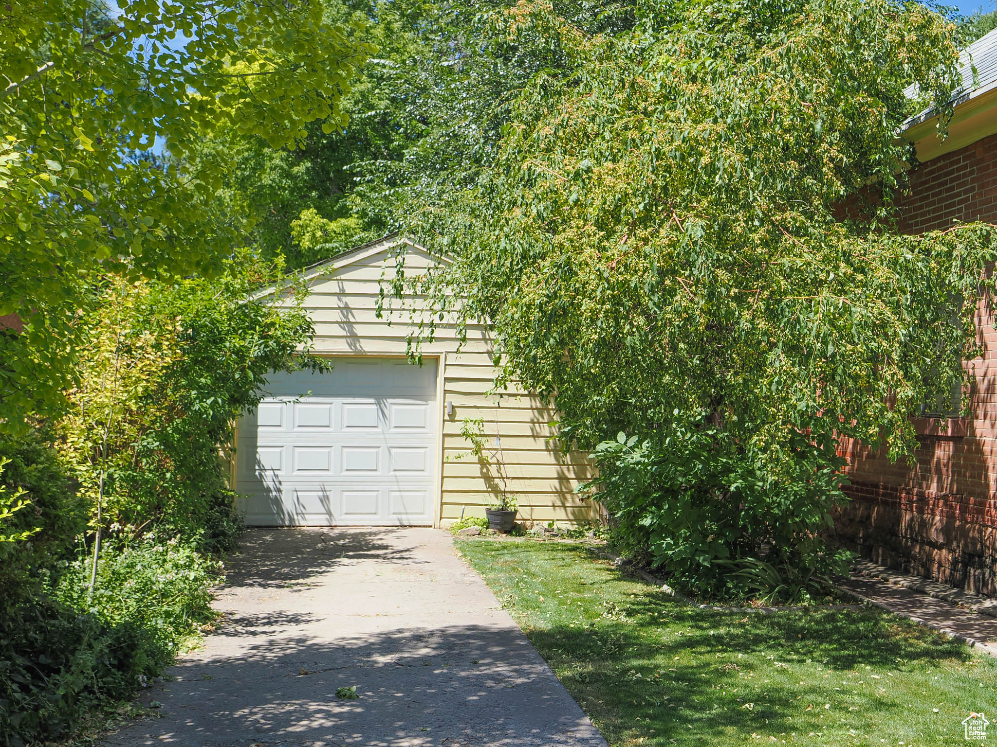 main property photo 28