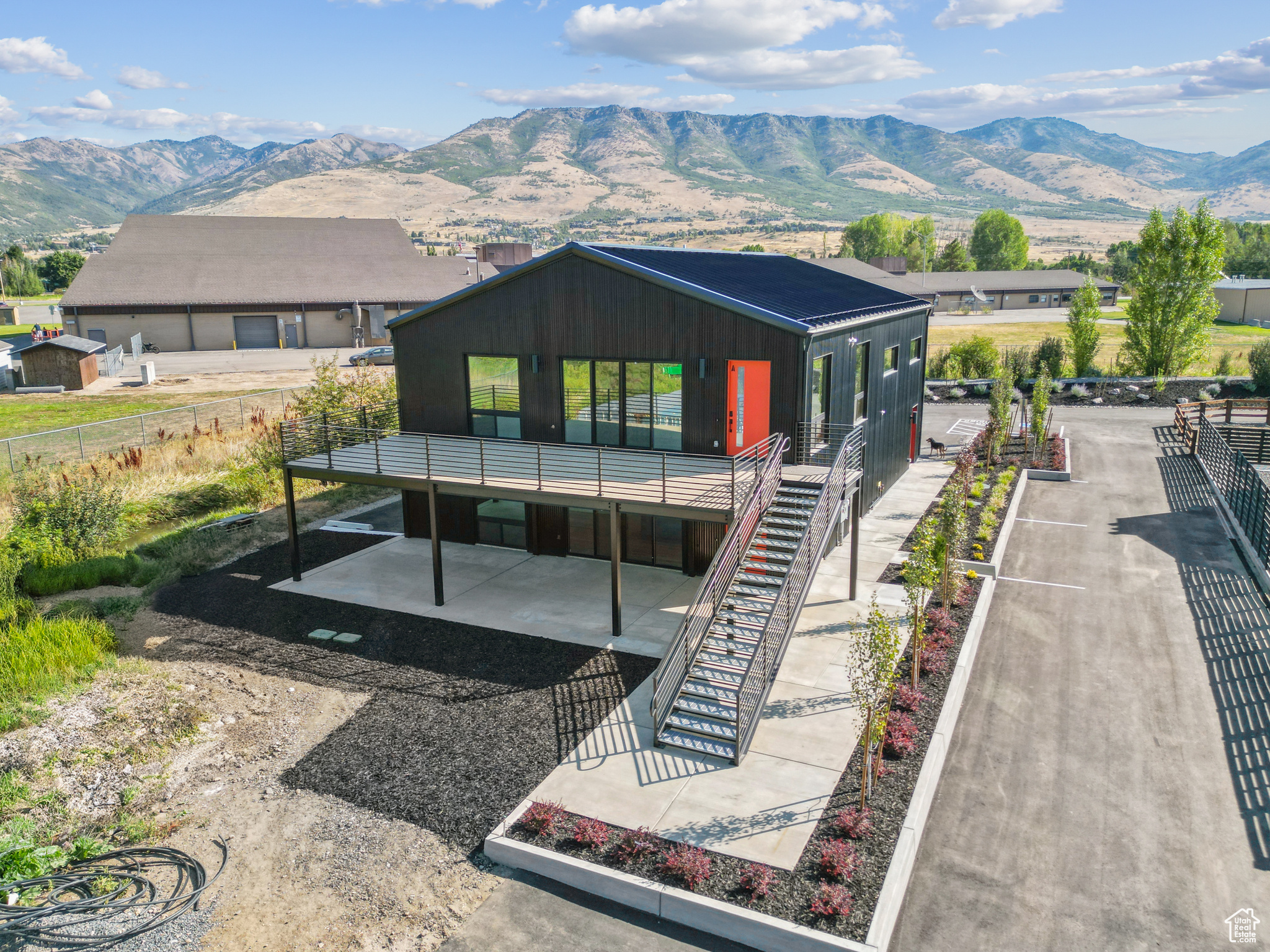 main property photo 27