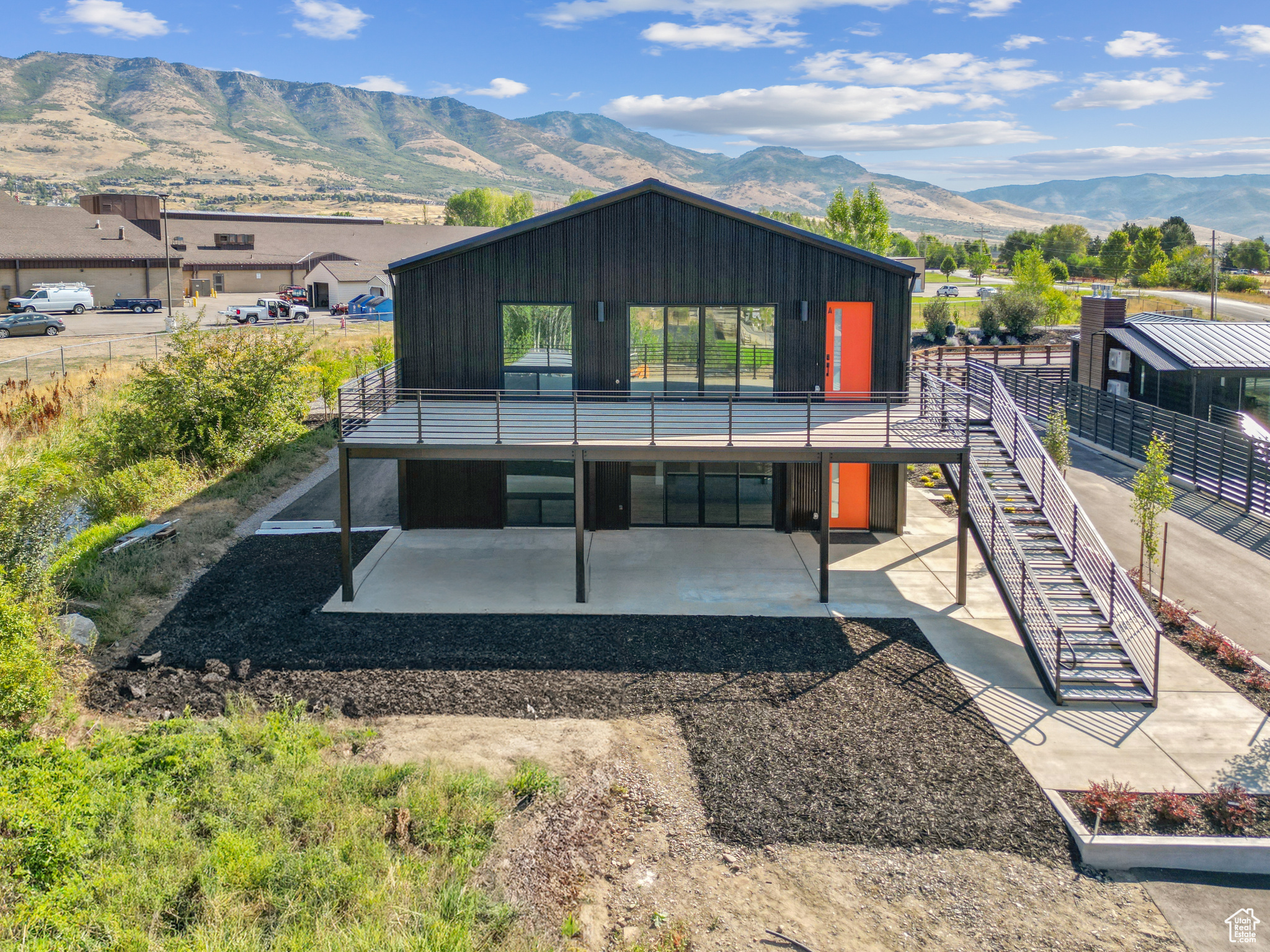 main property photo 28