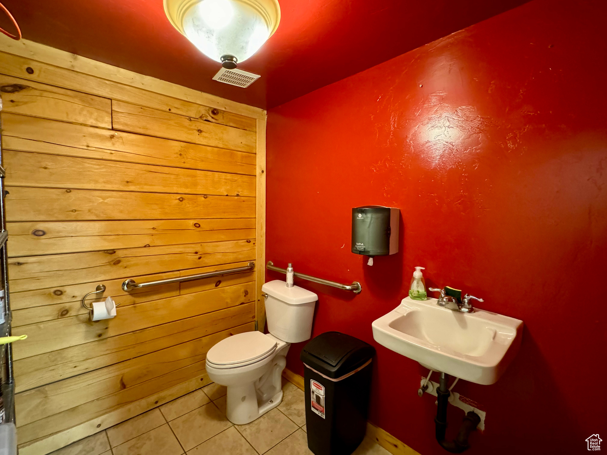 main property photo 9