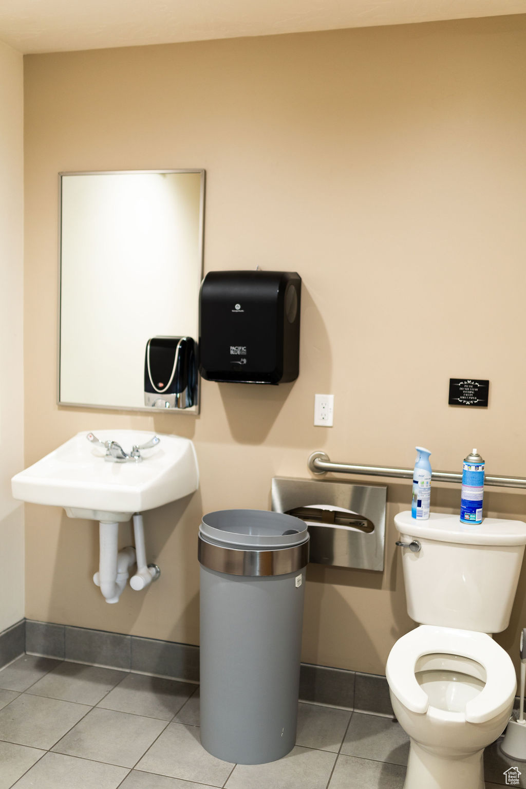 main property photo 16