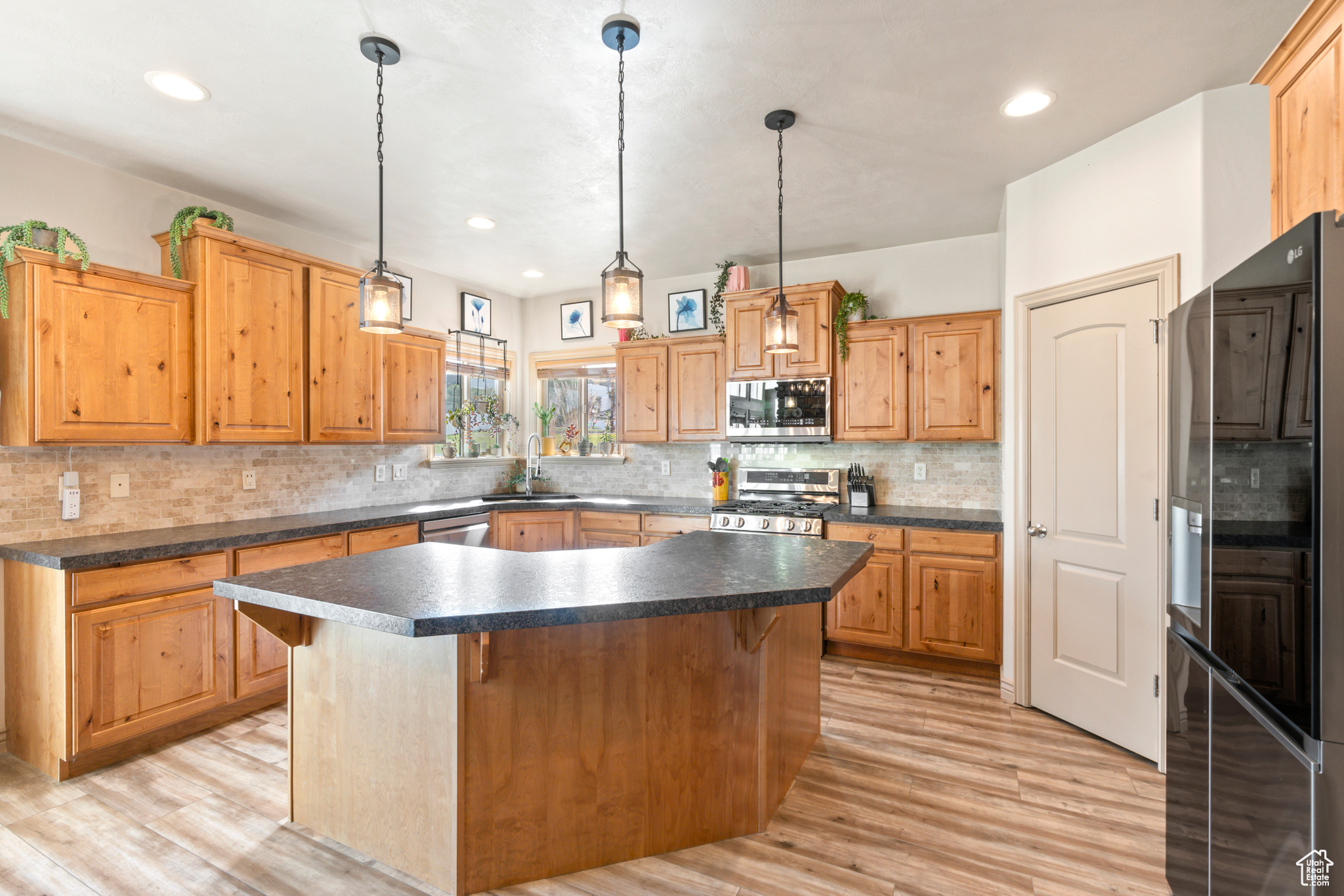 main property photo 9