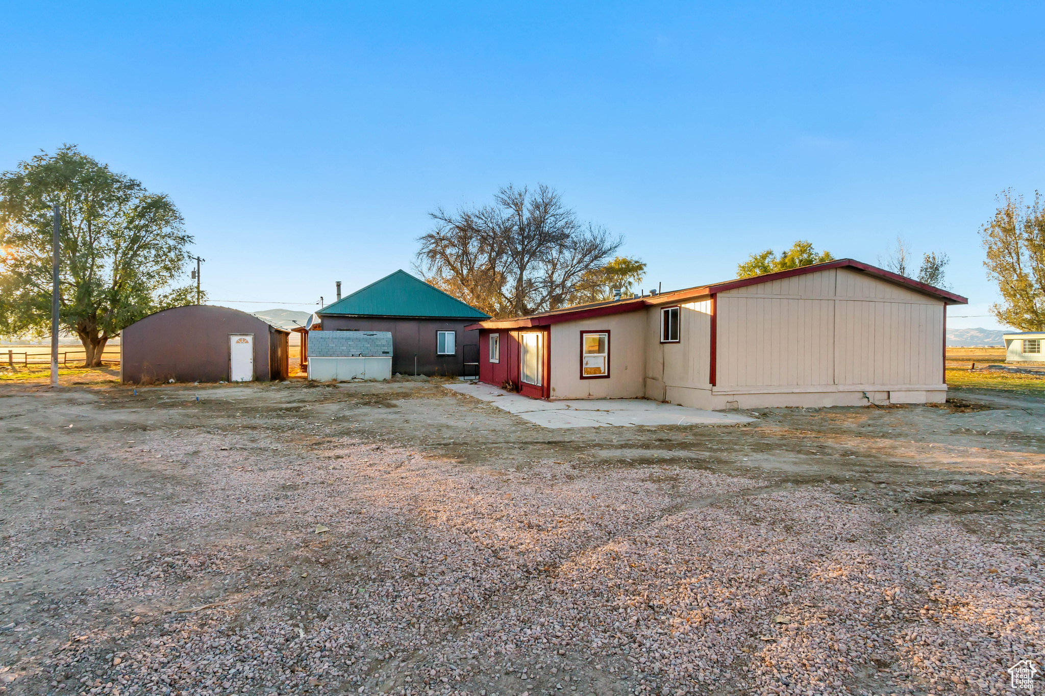 main property photo 28