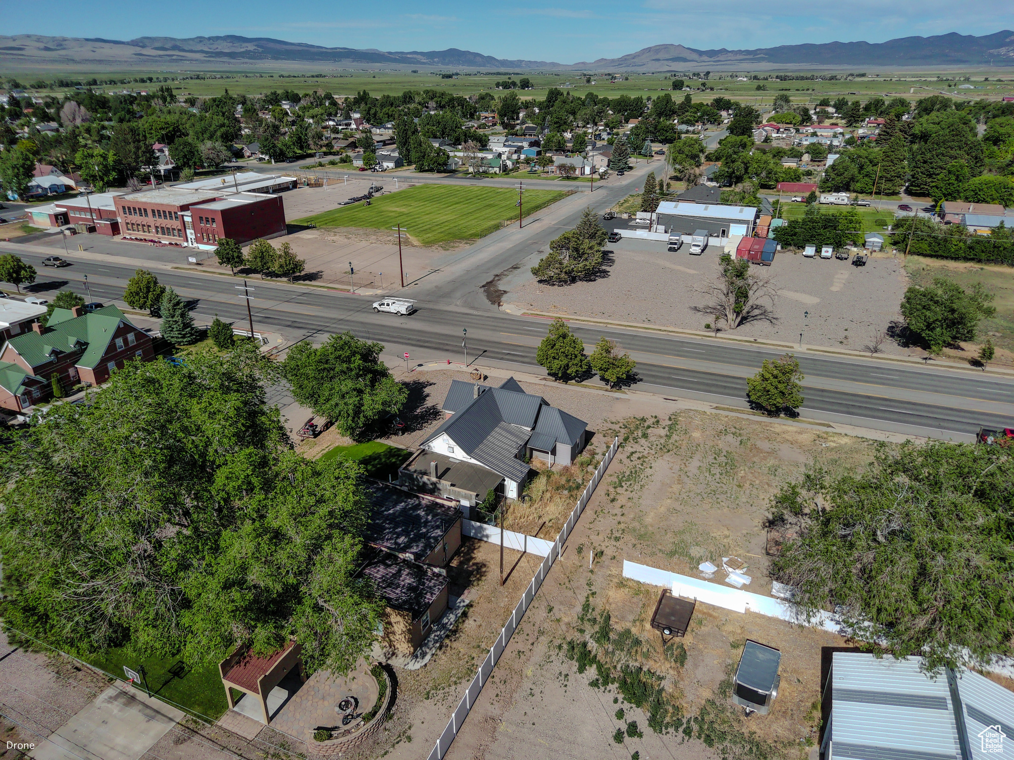 main property photo 28