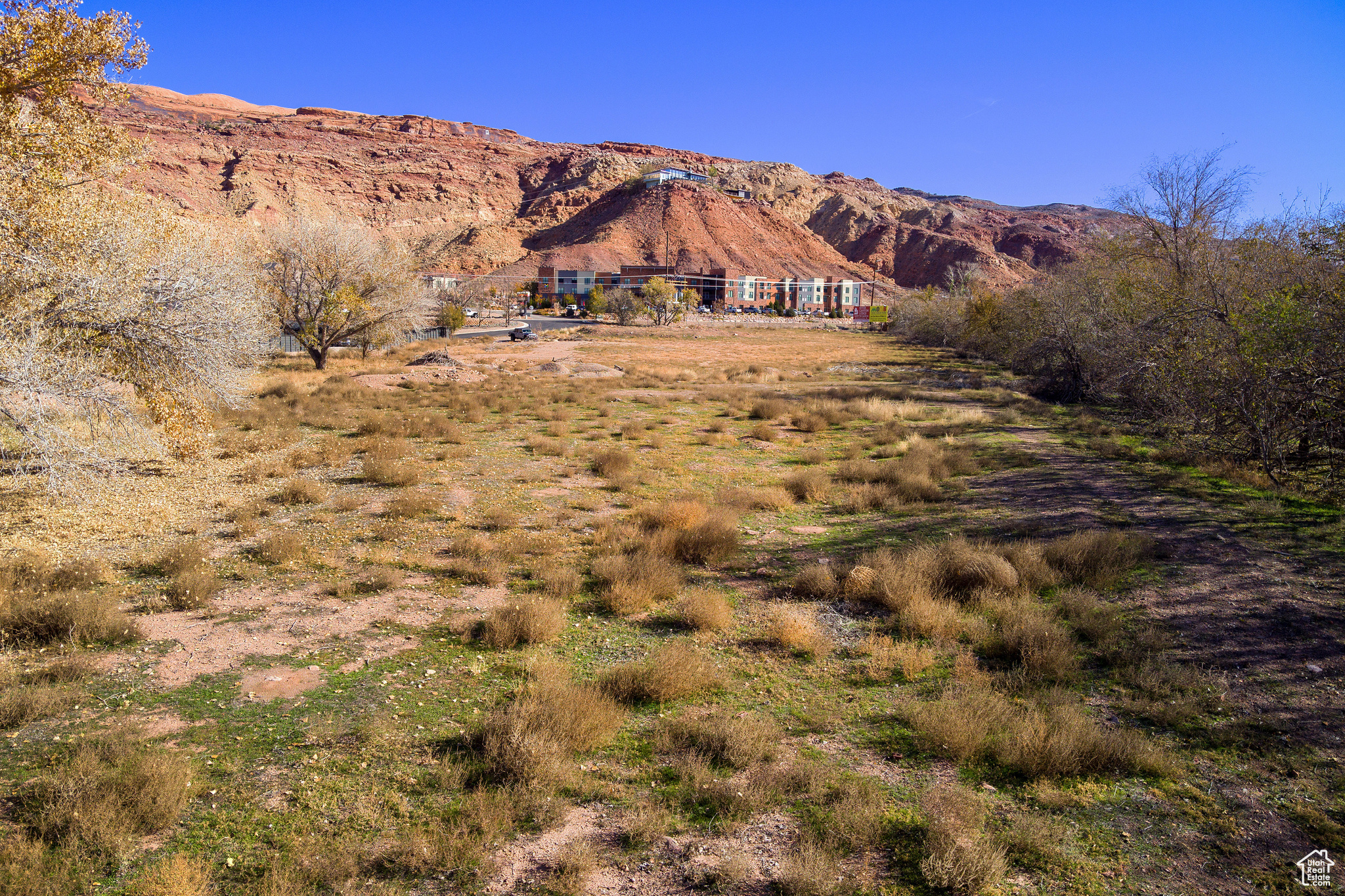 main property photo 14