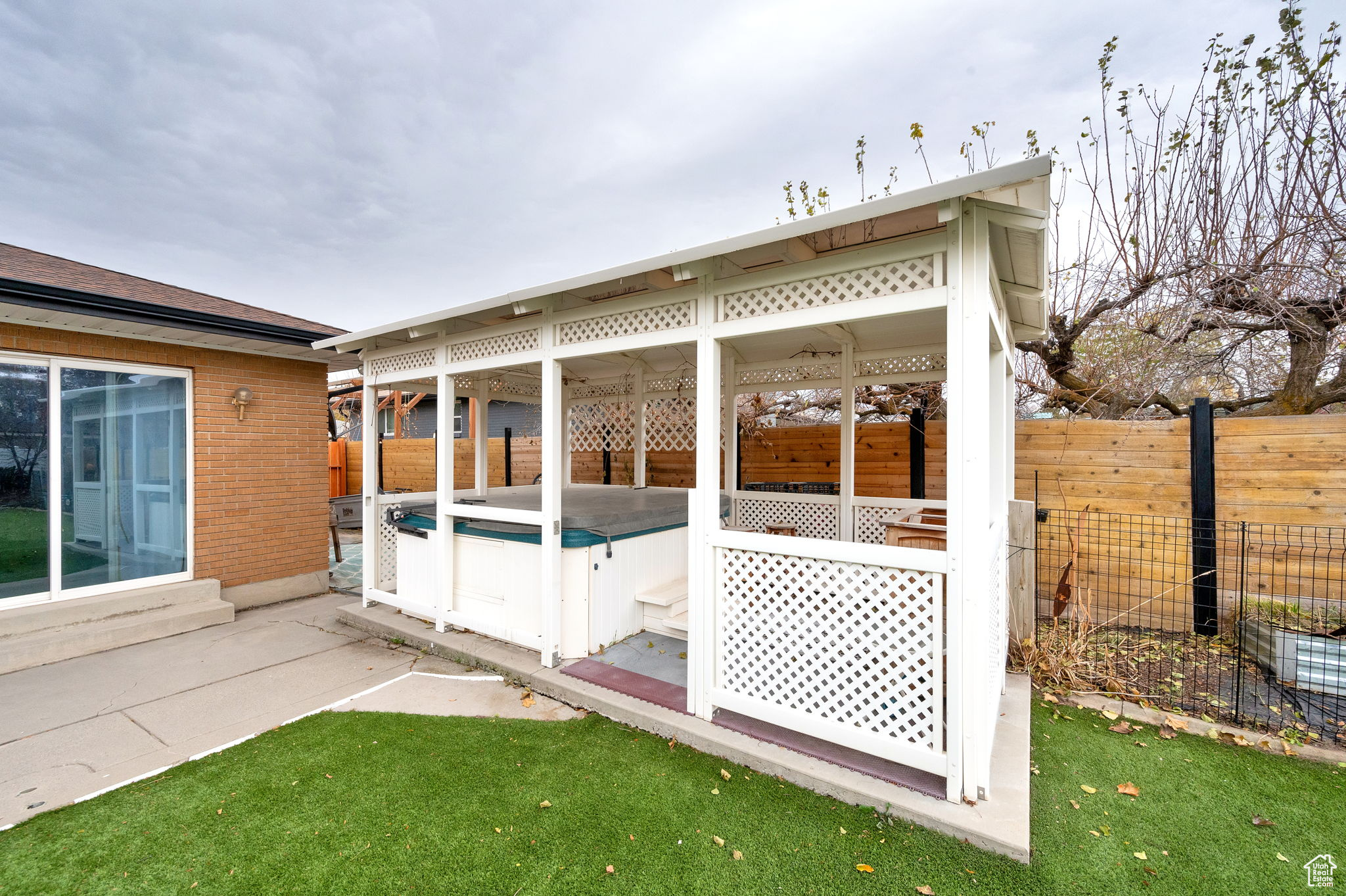 main property photo 23
