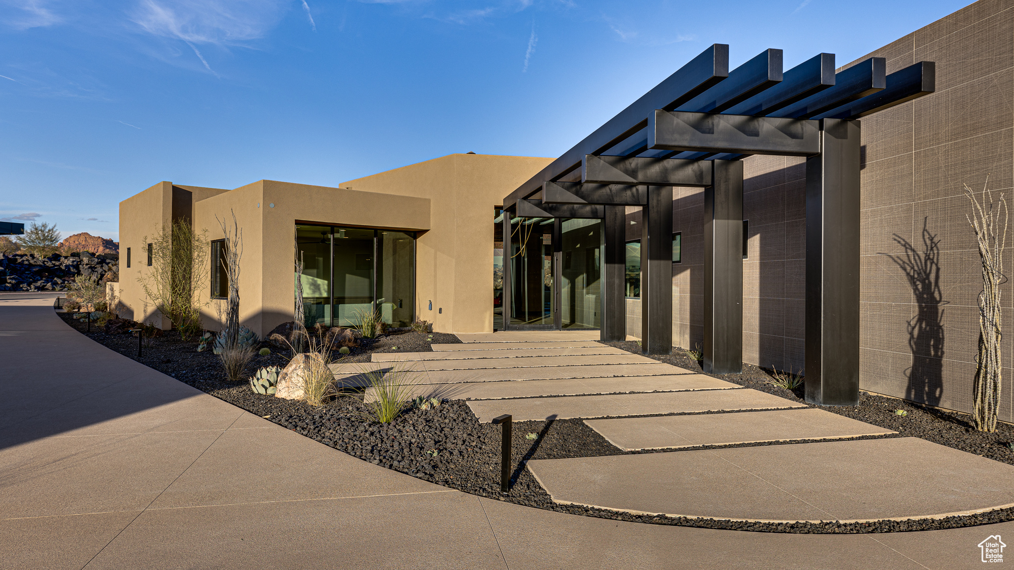 main property photo 18