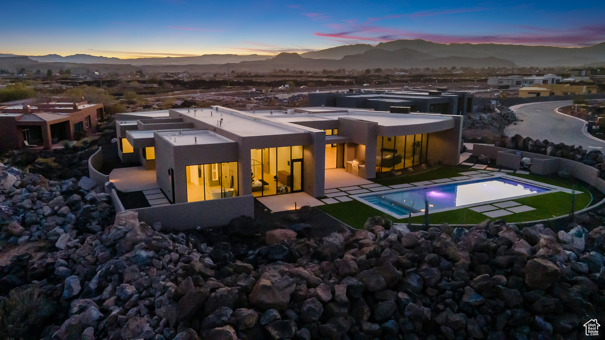 main property photo 3