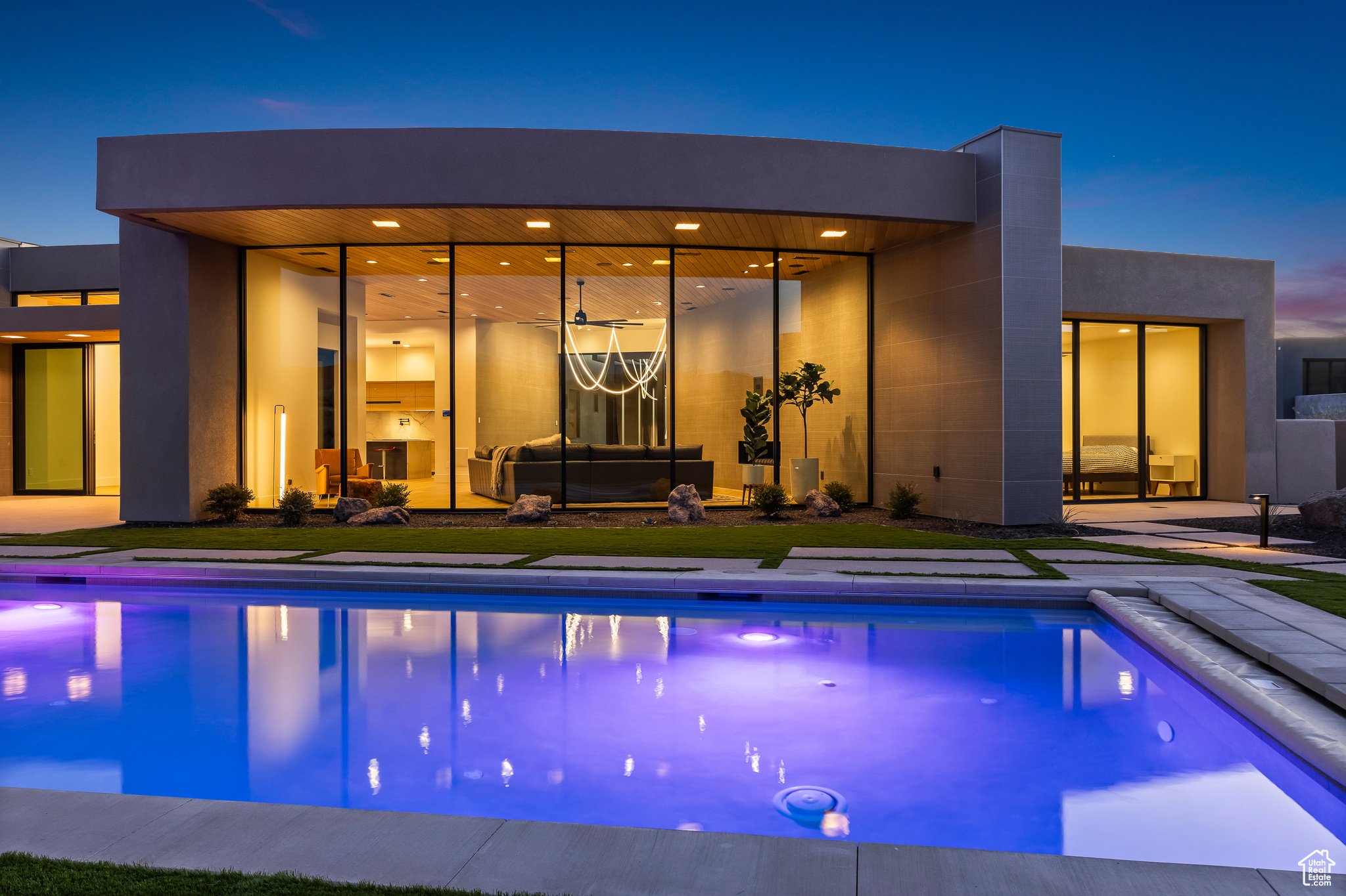 main property photo 9