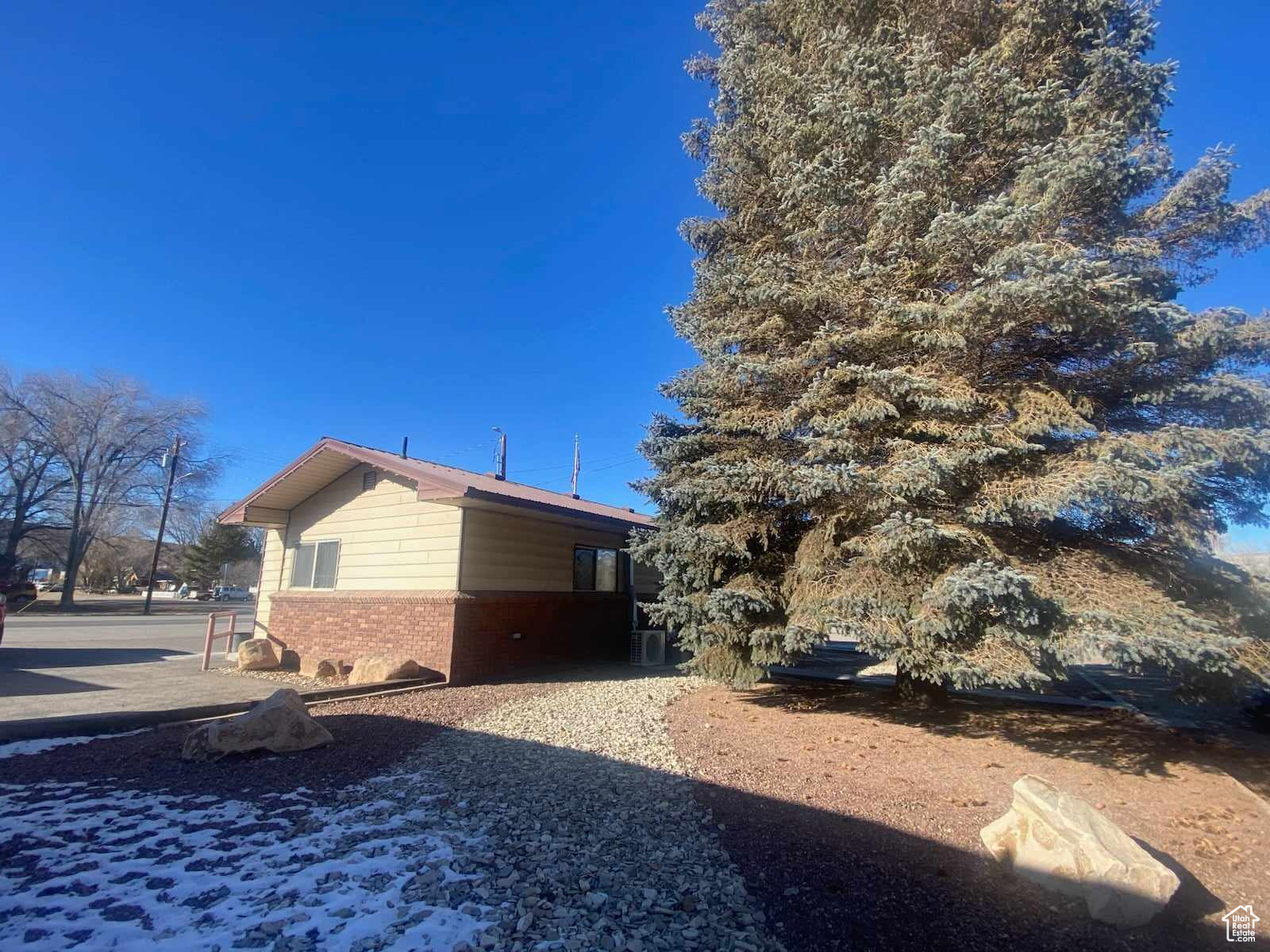 main property photo 6