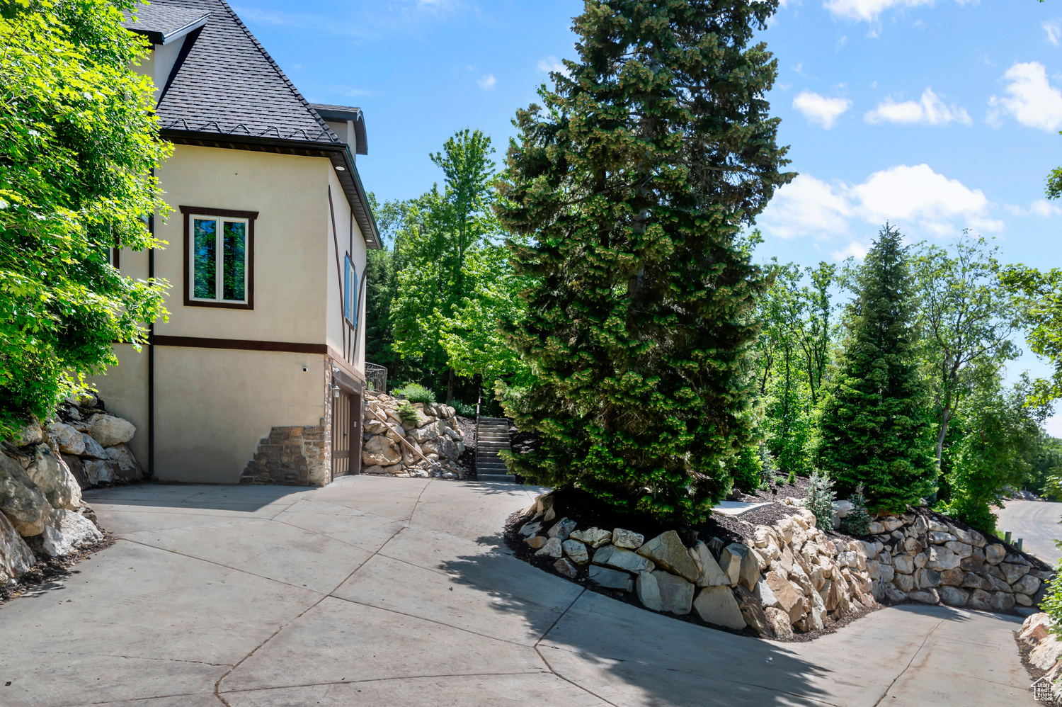 main property photo 79
