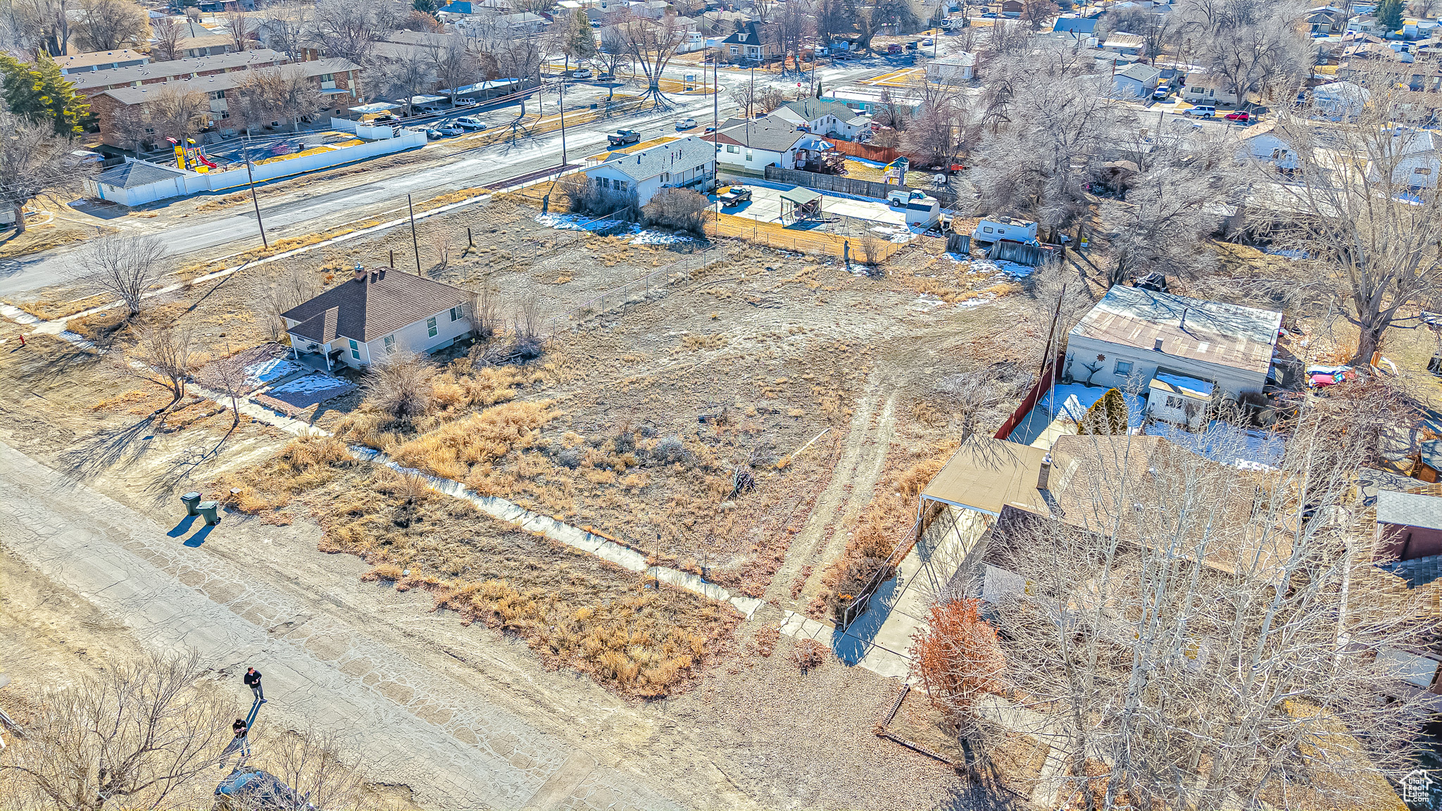 main property photo 13