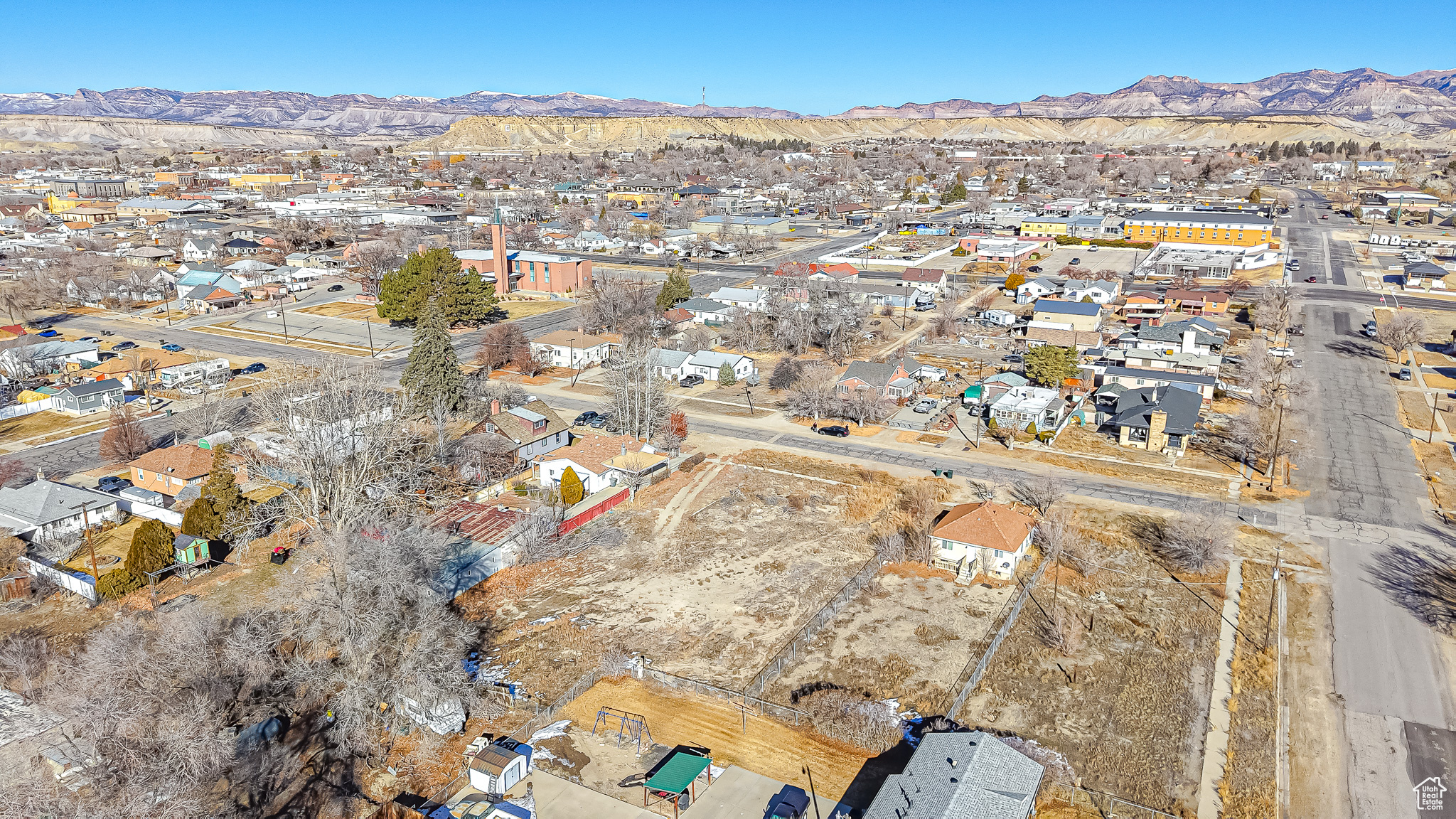 main property photo 17