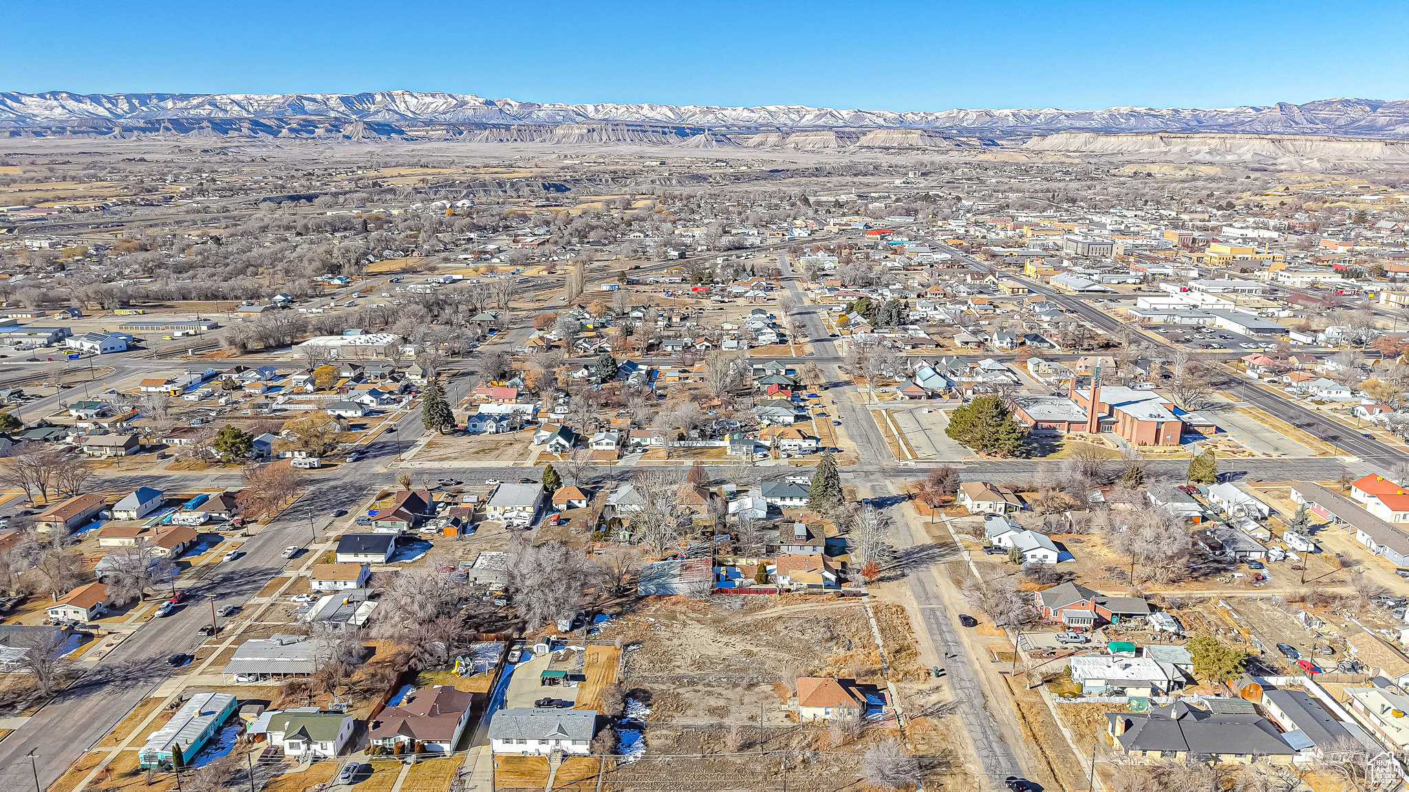 main property photo 28