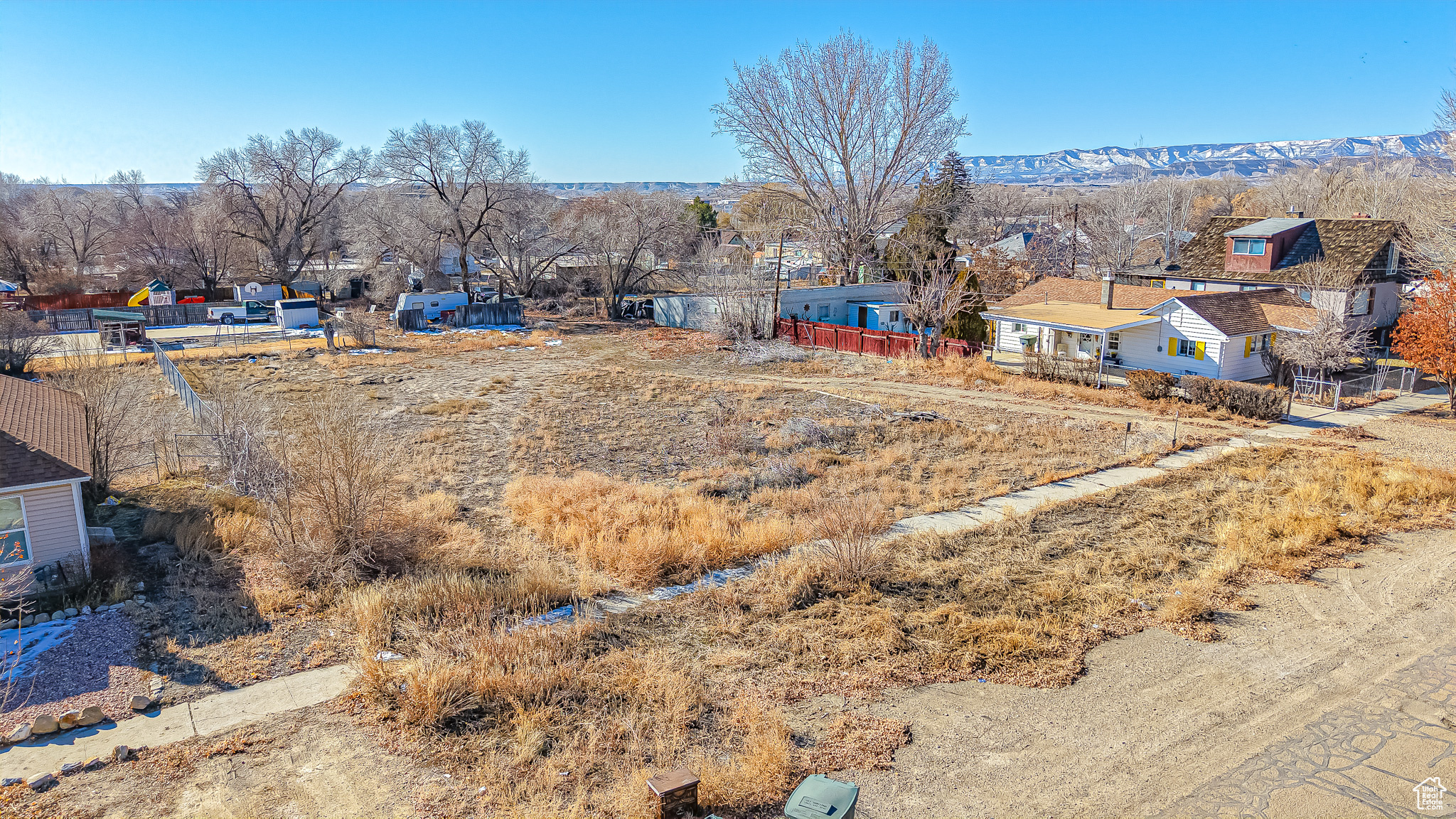 main property photo 29