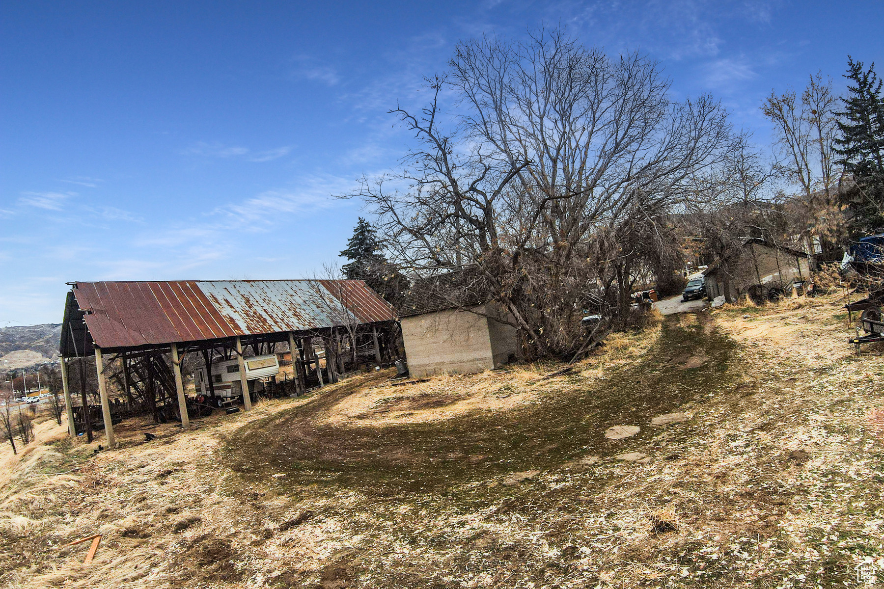 main property photo 28