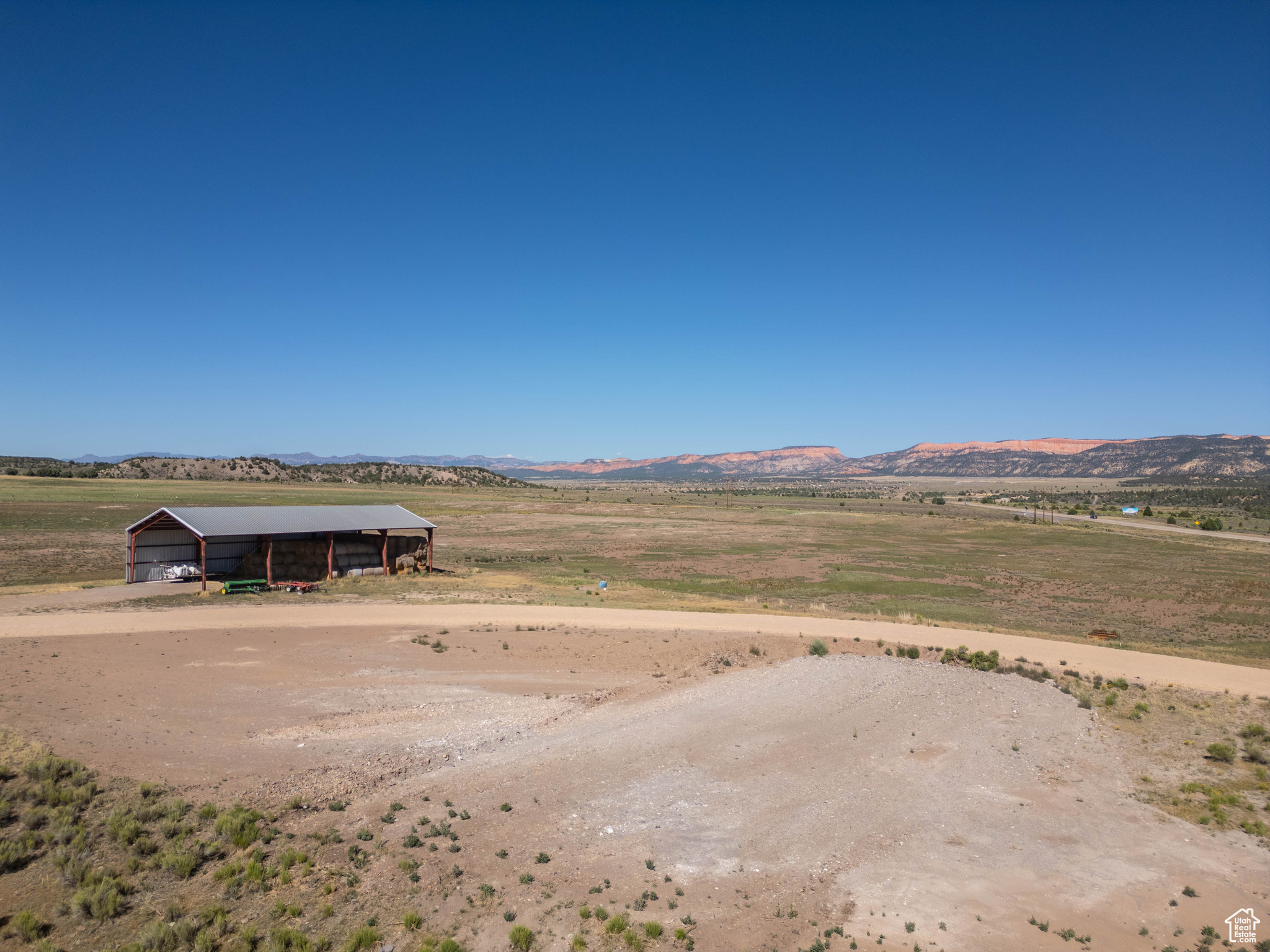 main property photo 6