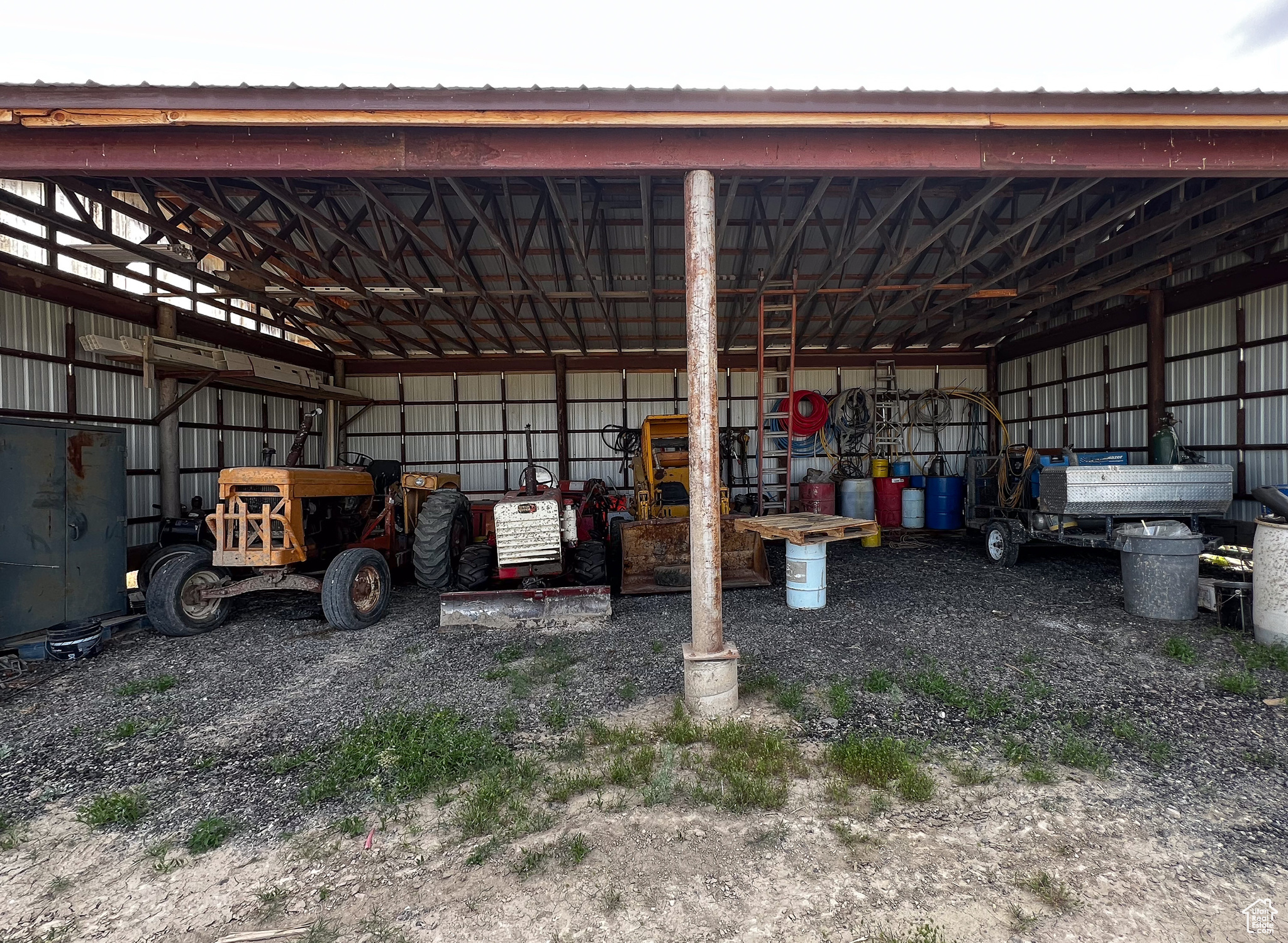 main property photo 7