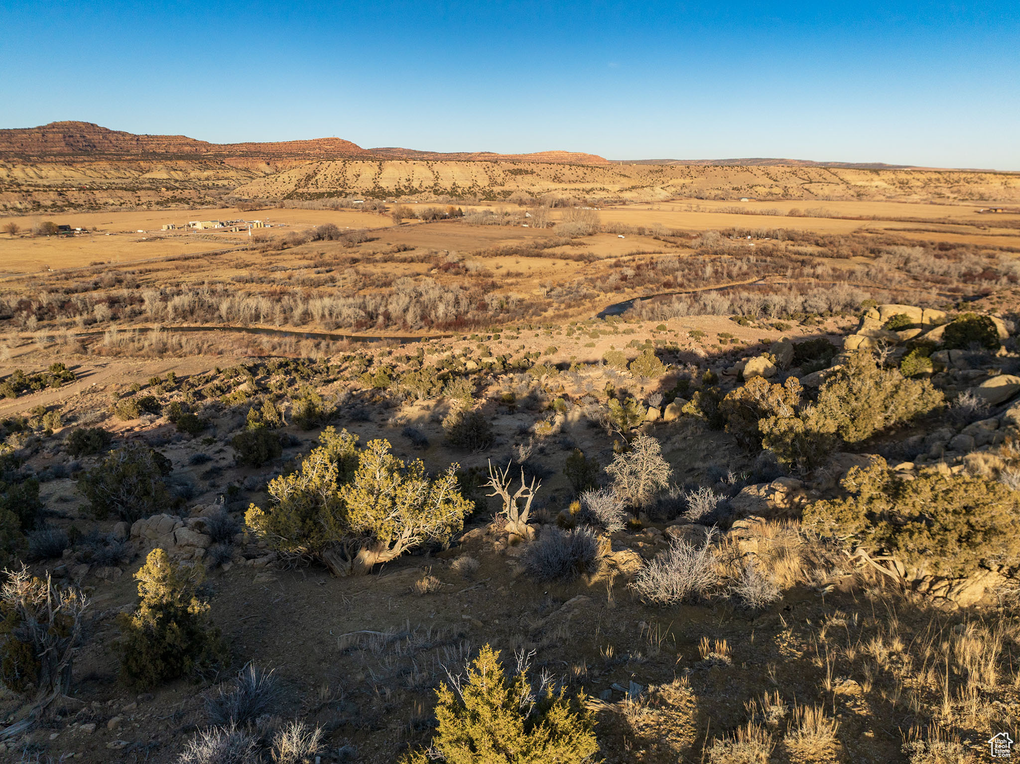 main property photo 25