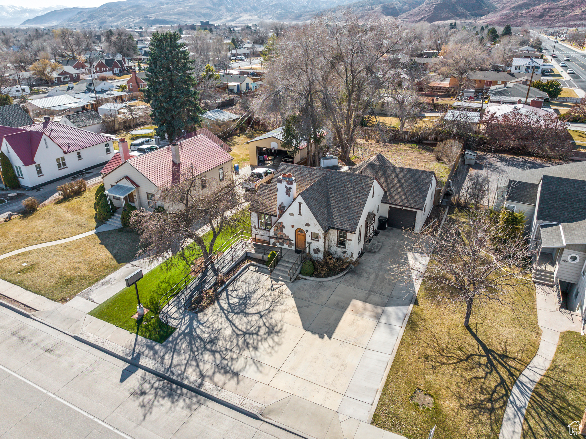main property photo 6