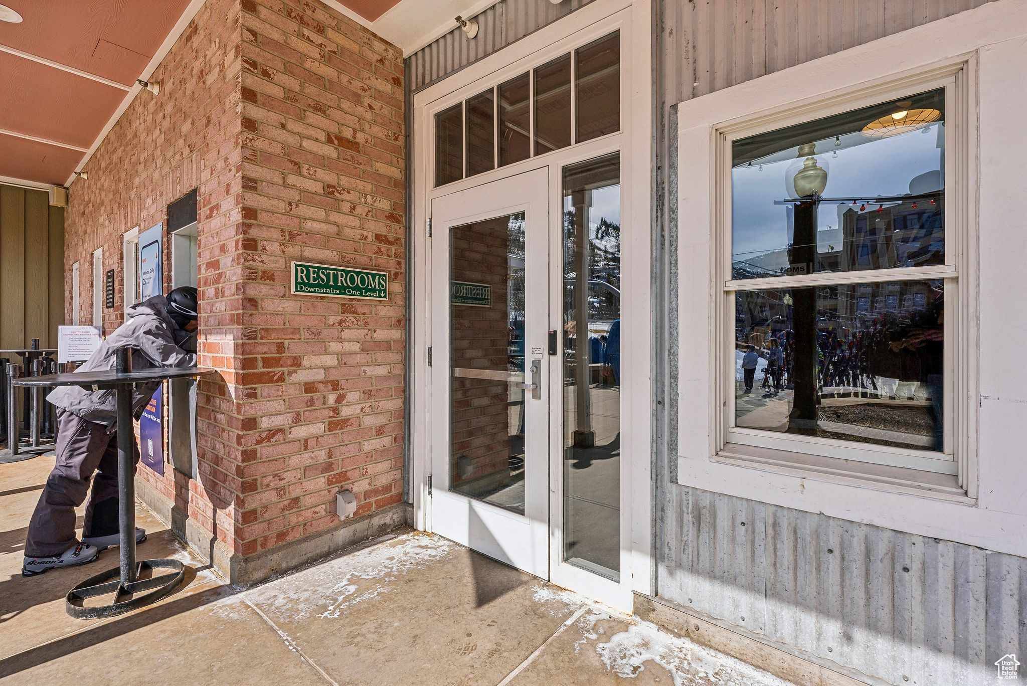 main property photo 45