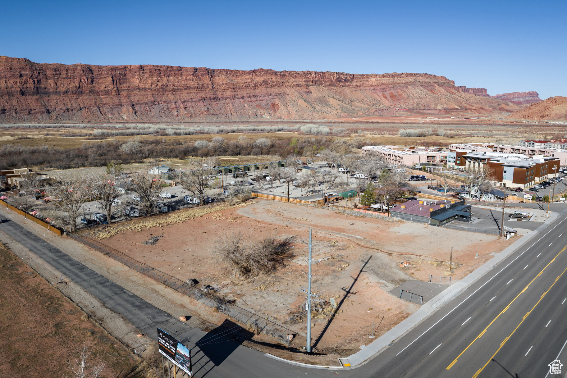 main property photo 11