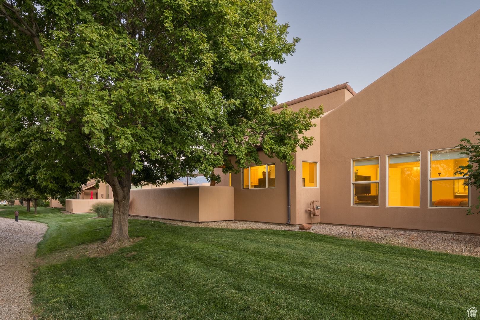 main property photo 40