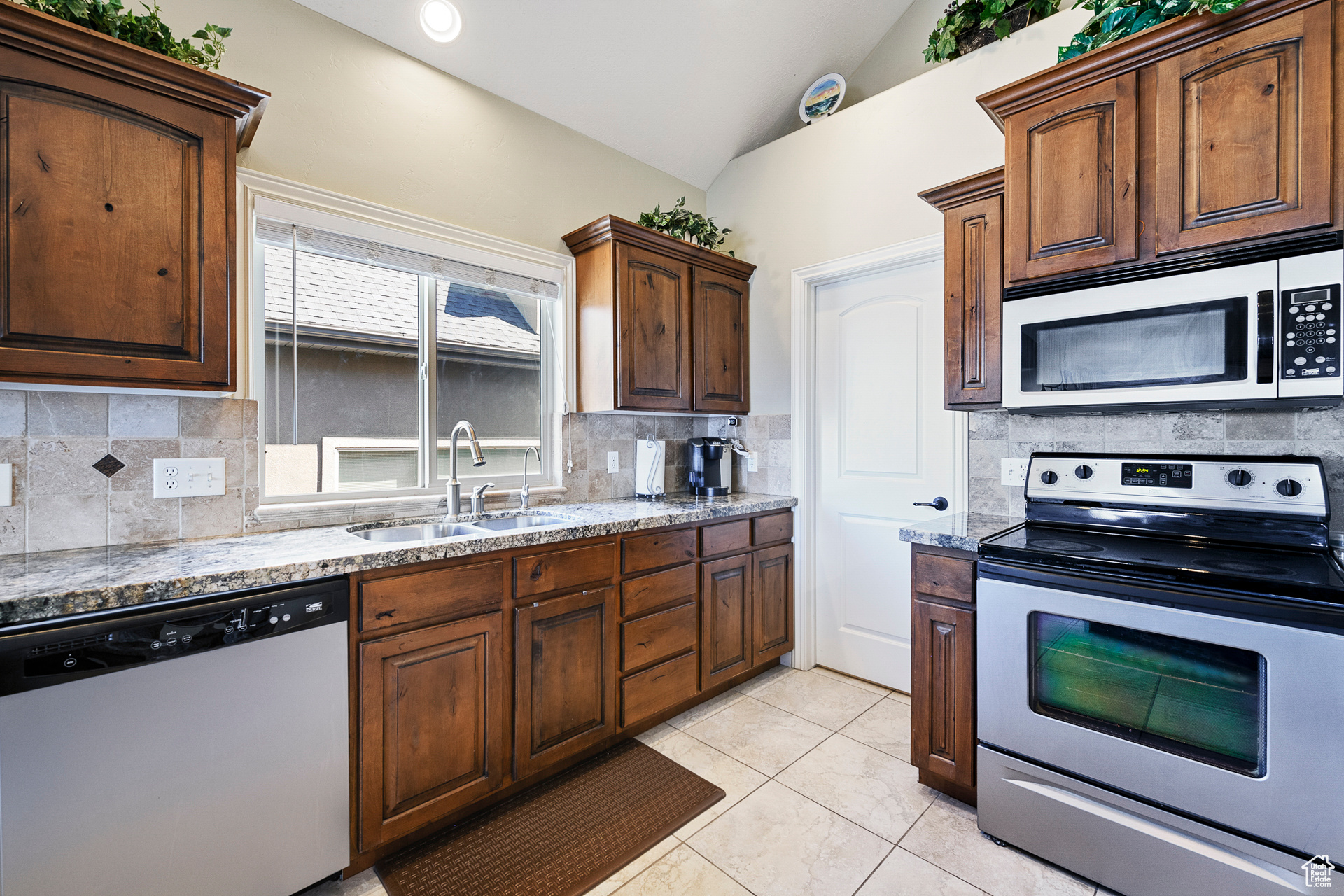 property viewer photo 18