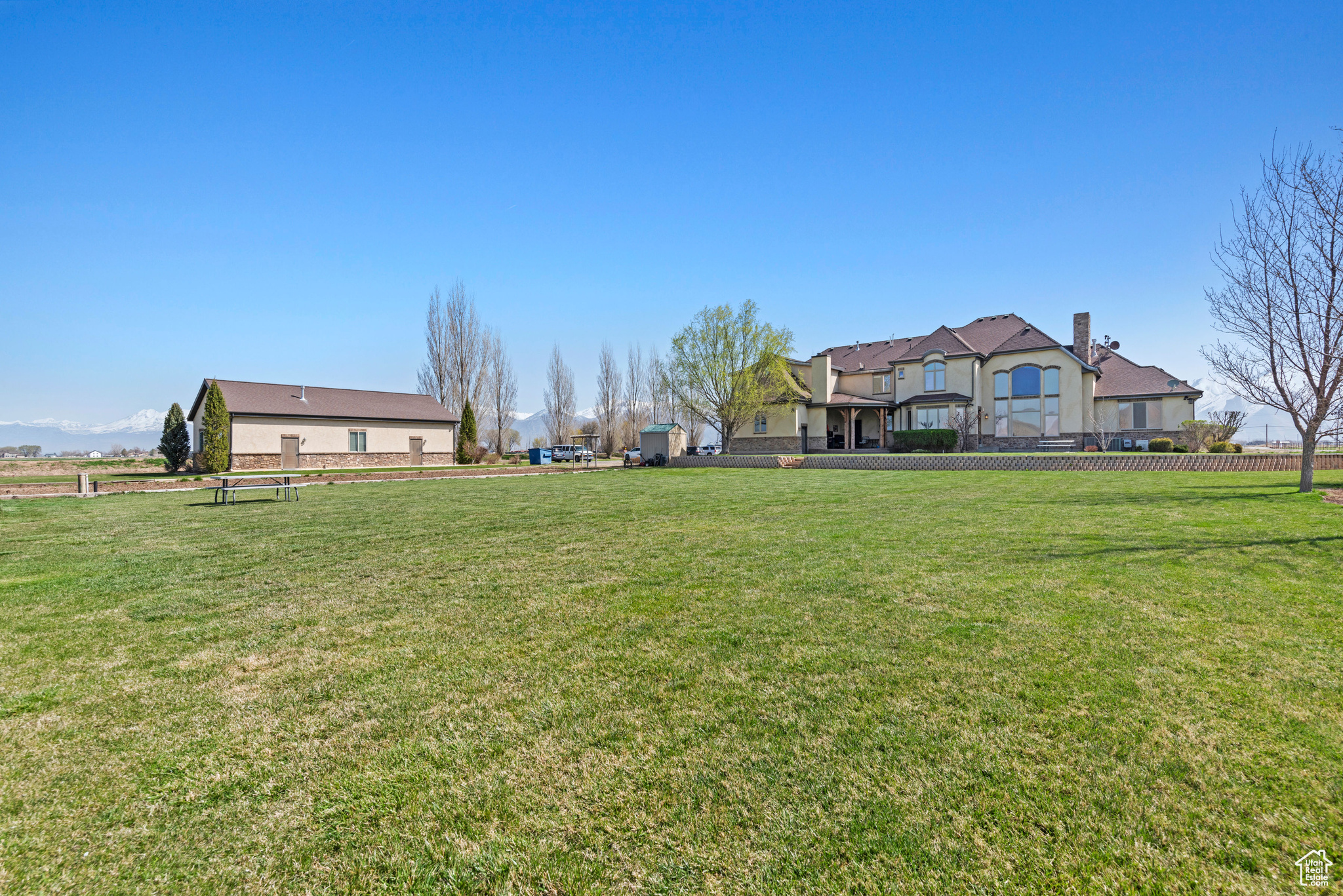 main property photo 10