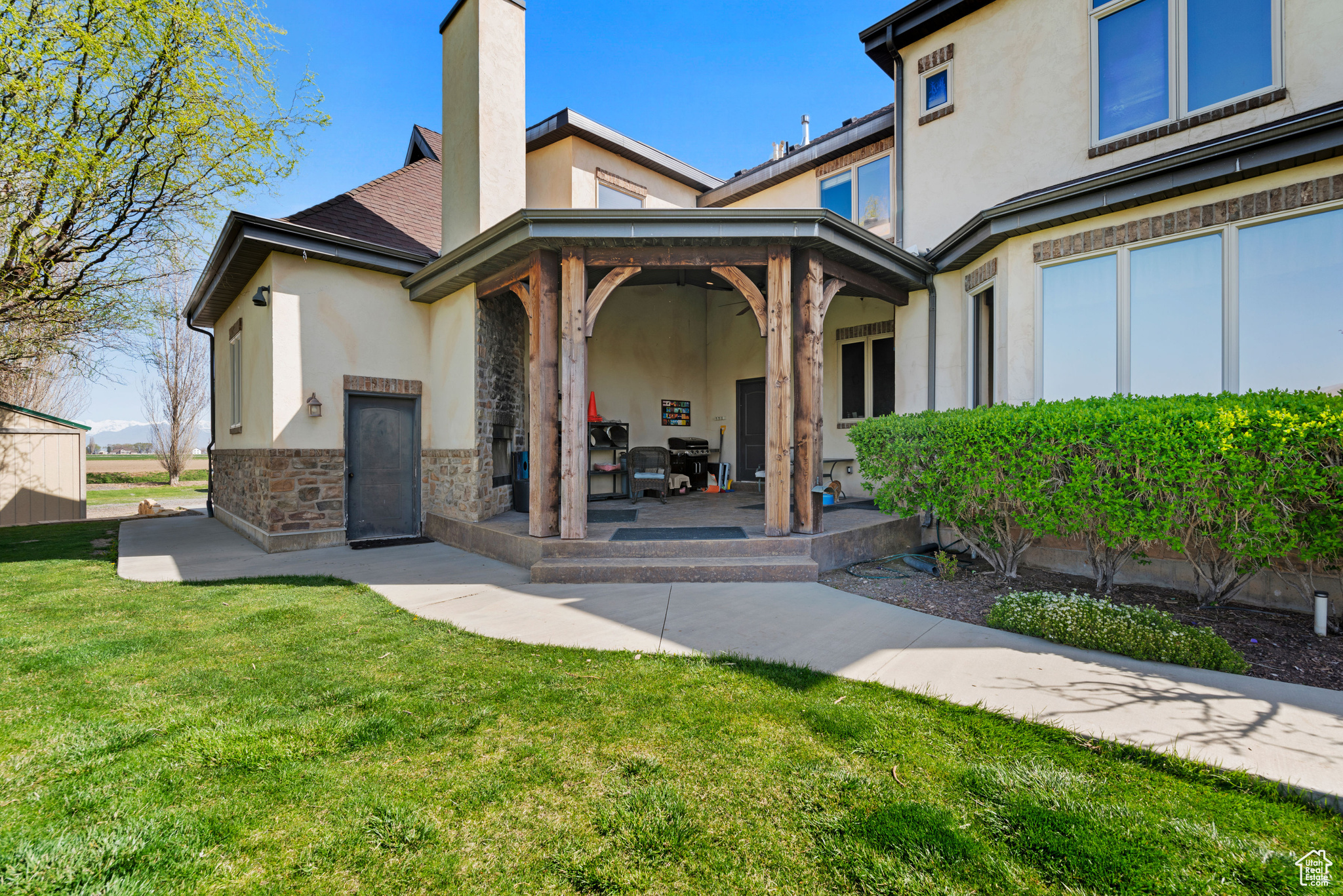 main property photo 9