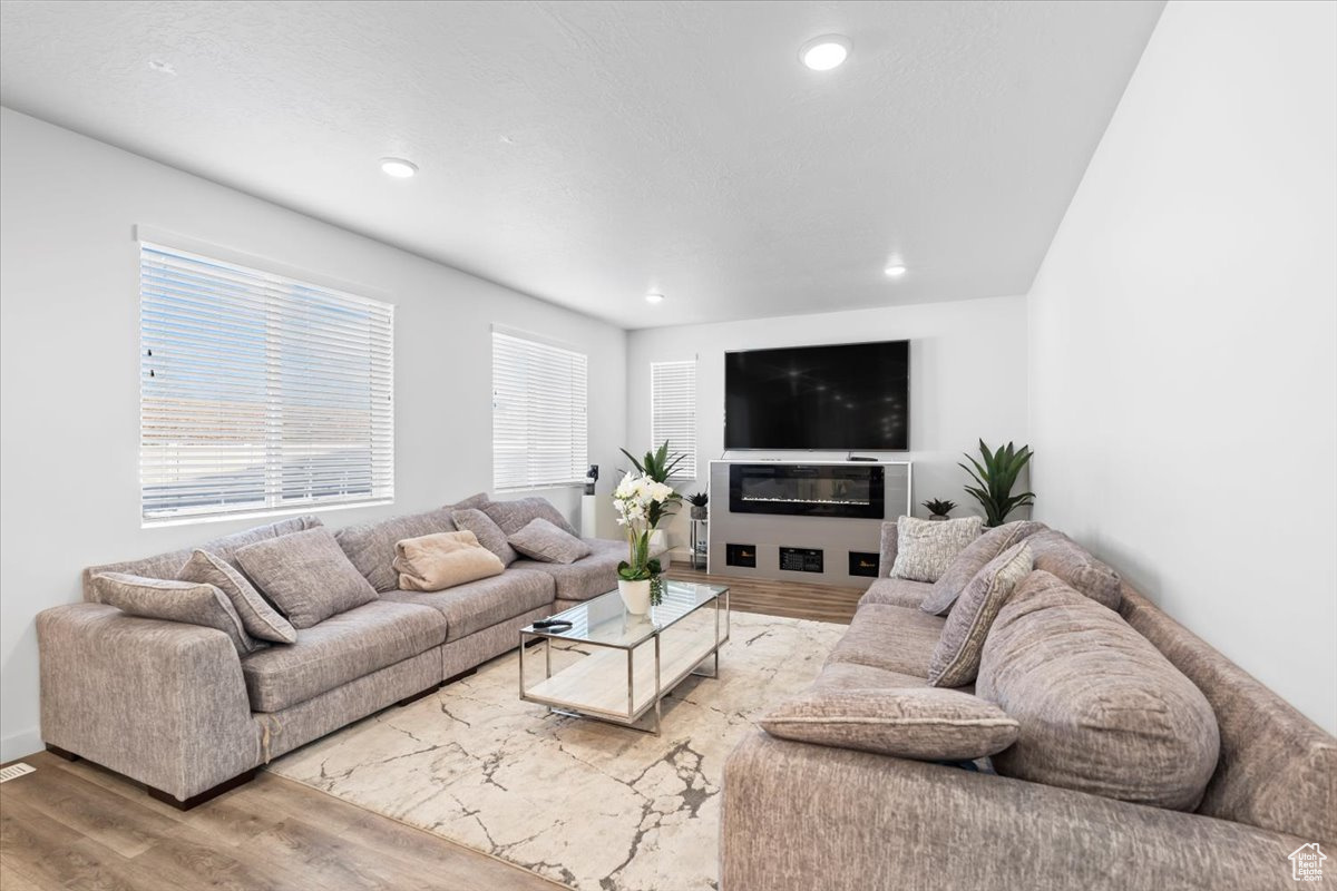 property viewer photo 3