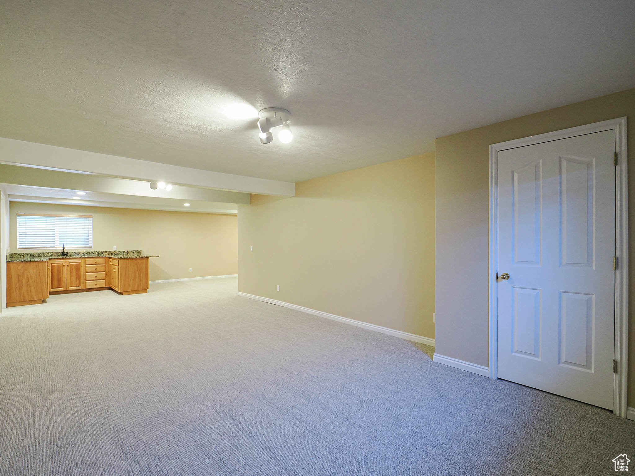 property viewer photo 47