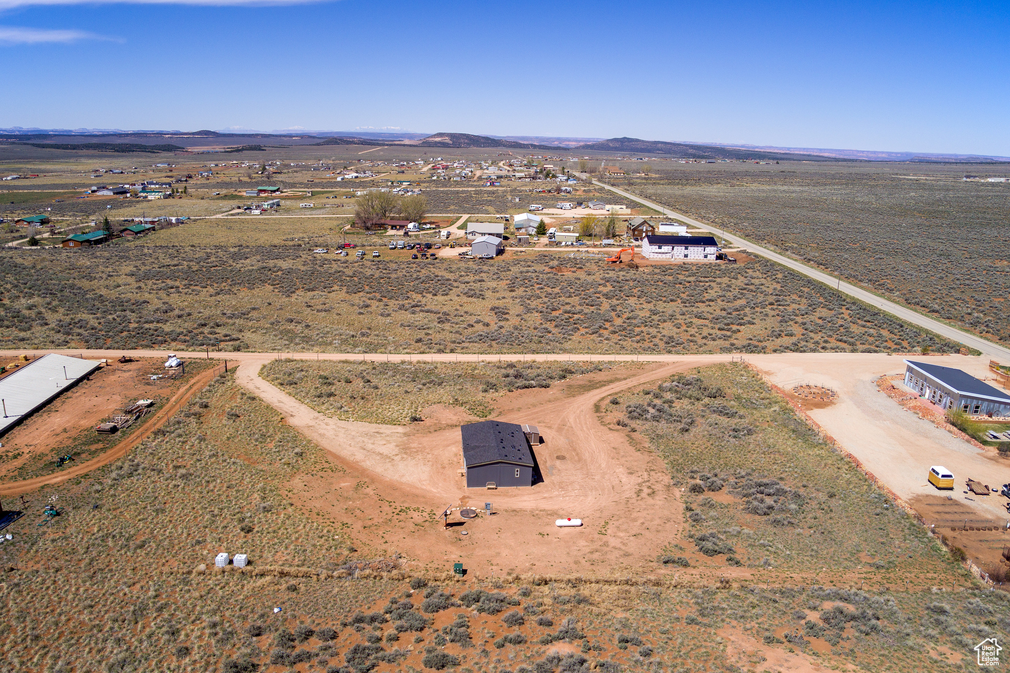 main property photo 28