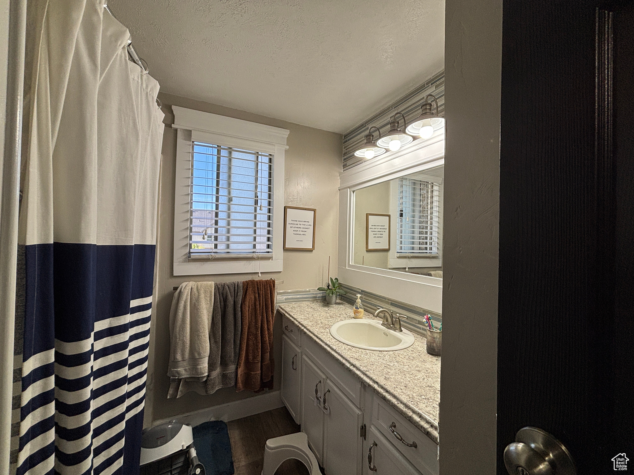 property viewer photo 15
