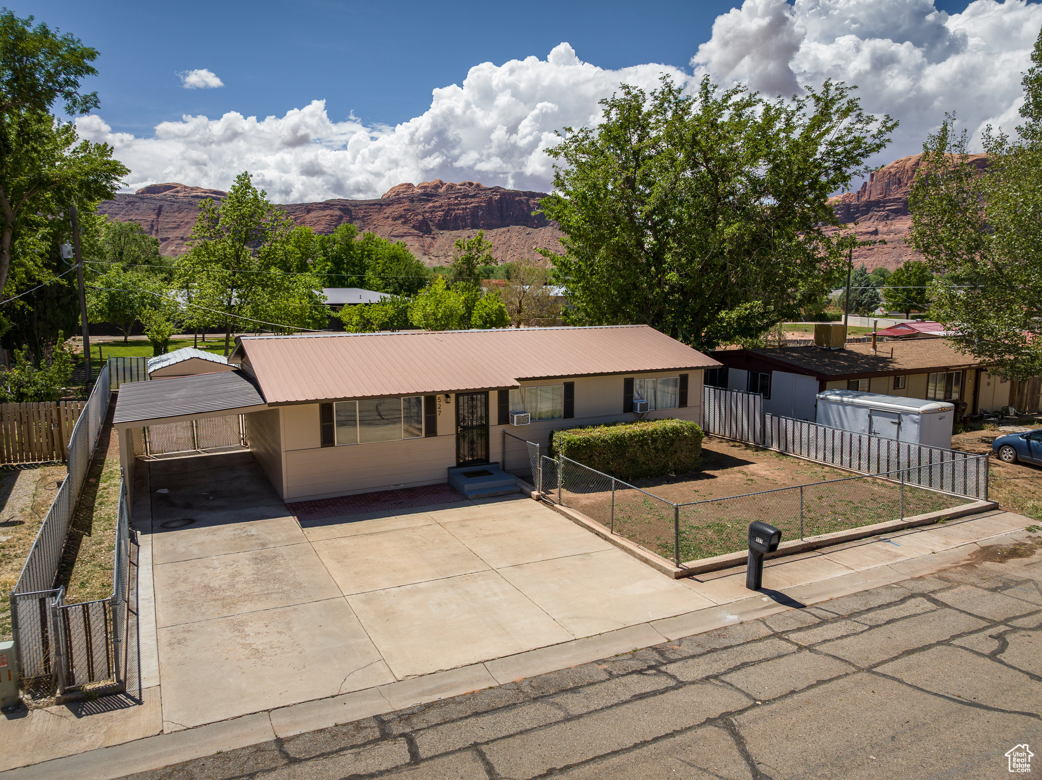 main property photo 30