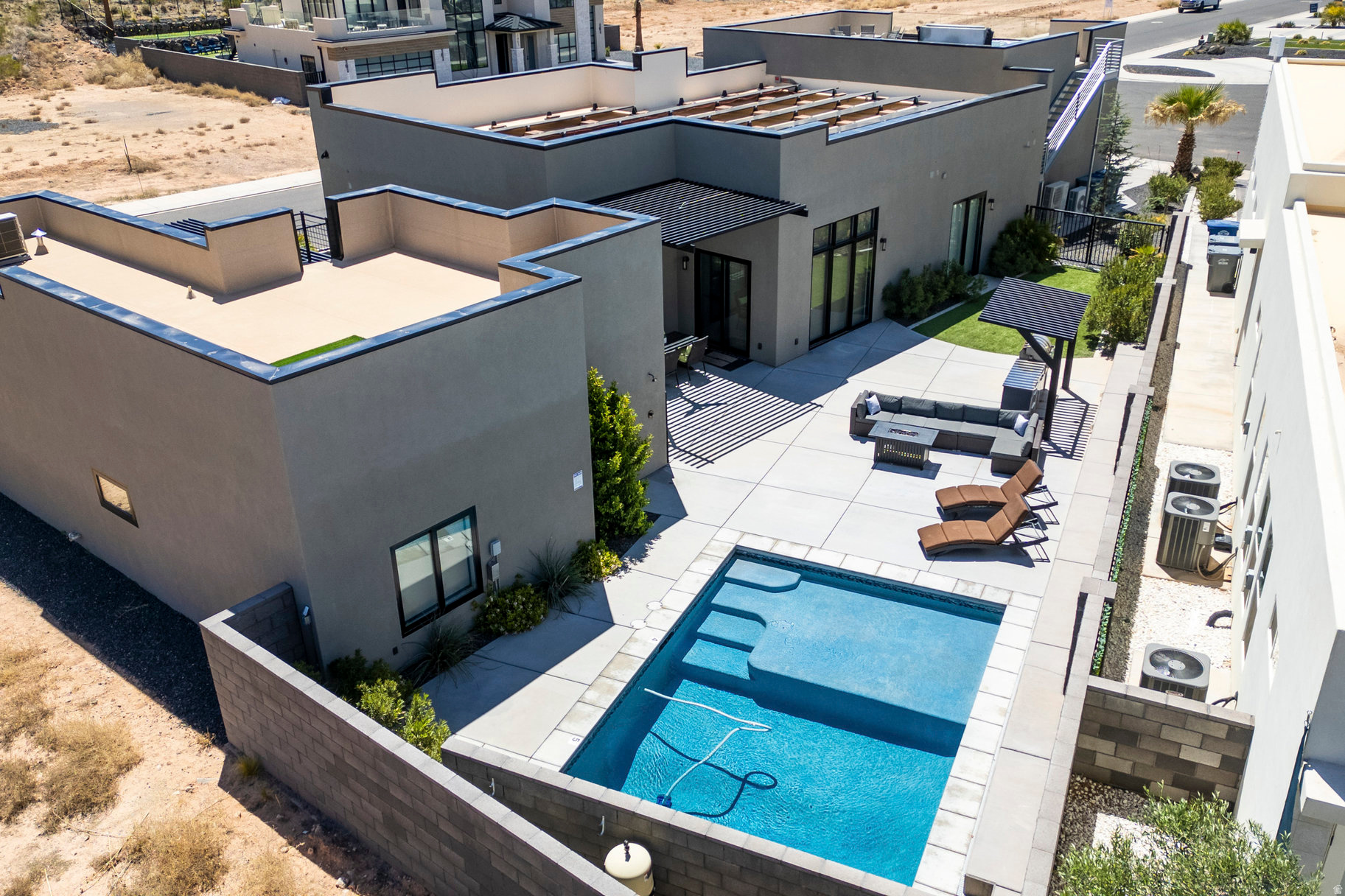main property photo 7