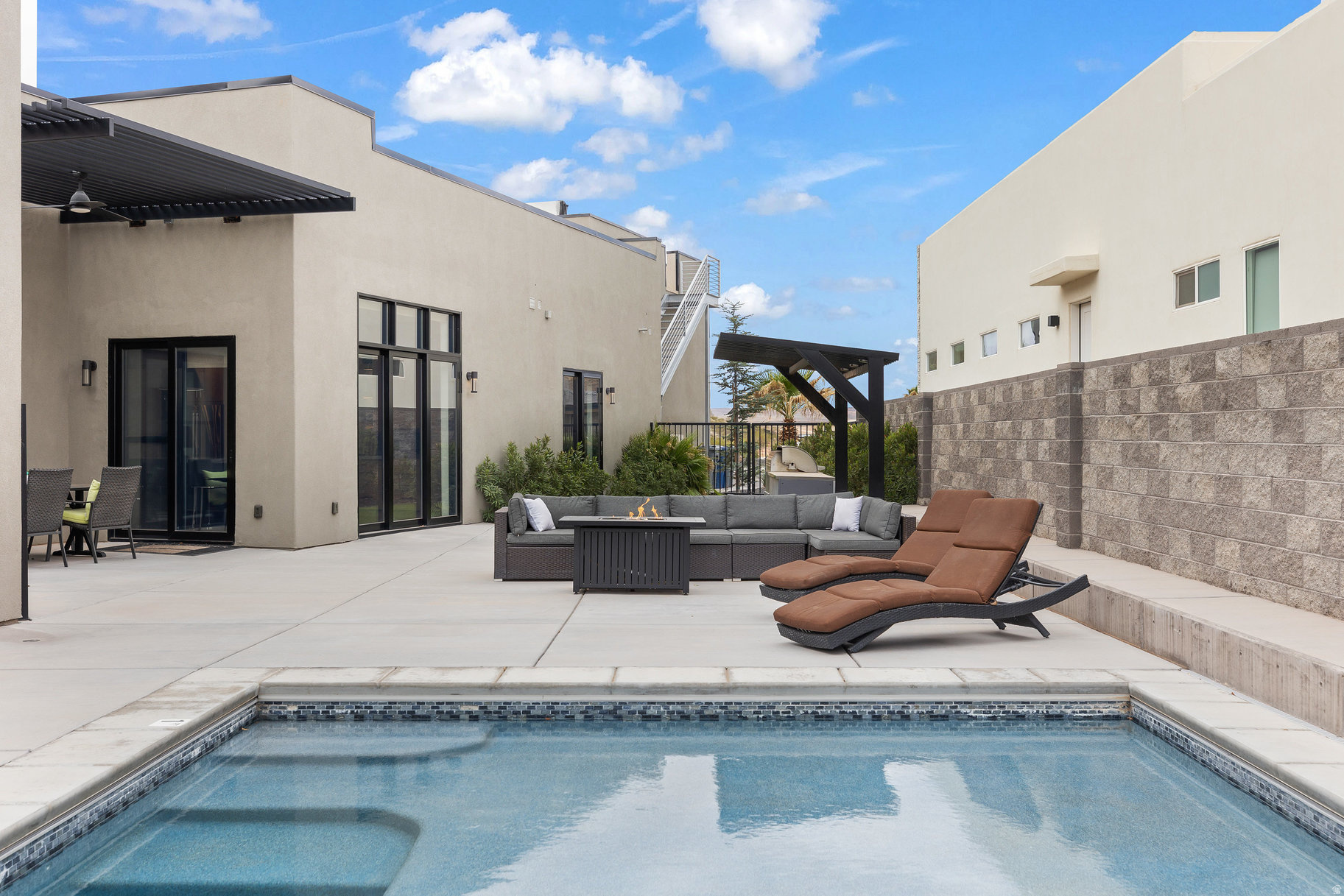 main property photo 70