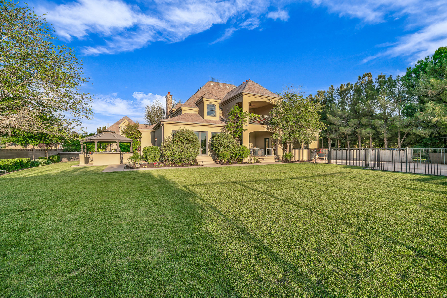 main property photo 15