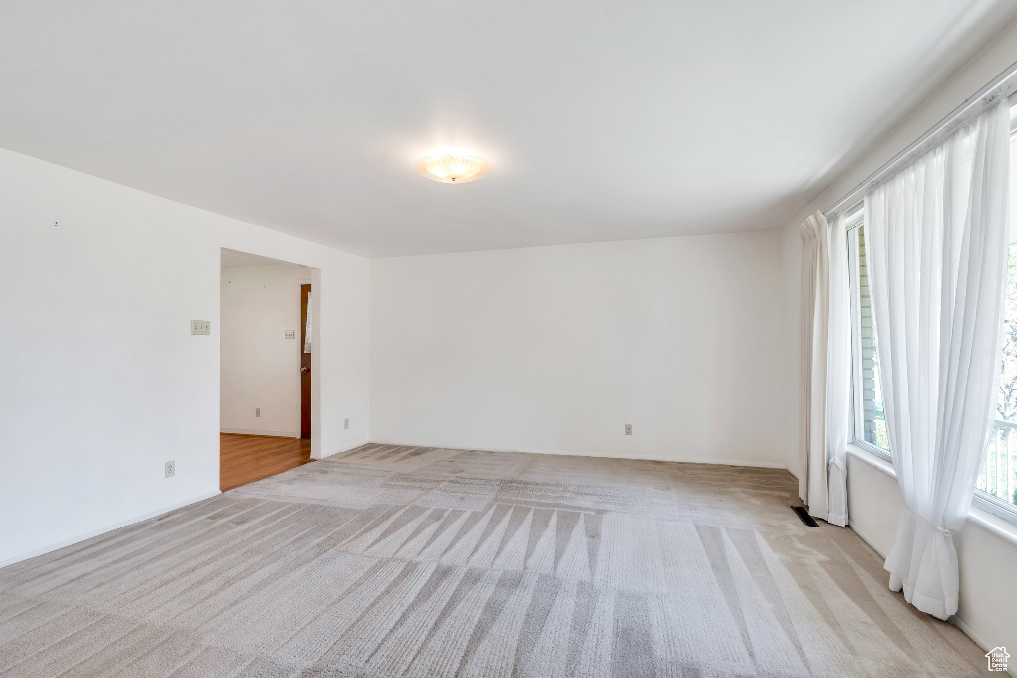 property viewer photo 10