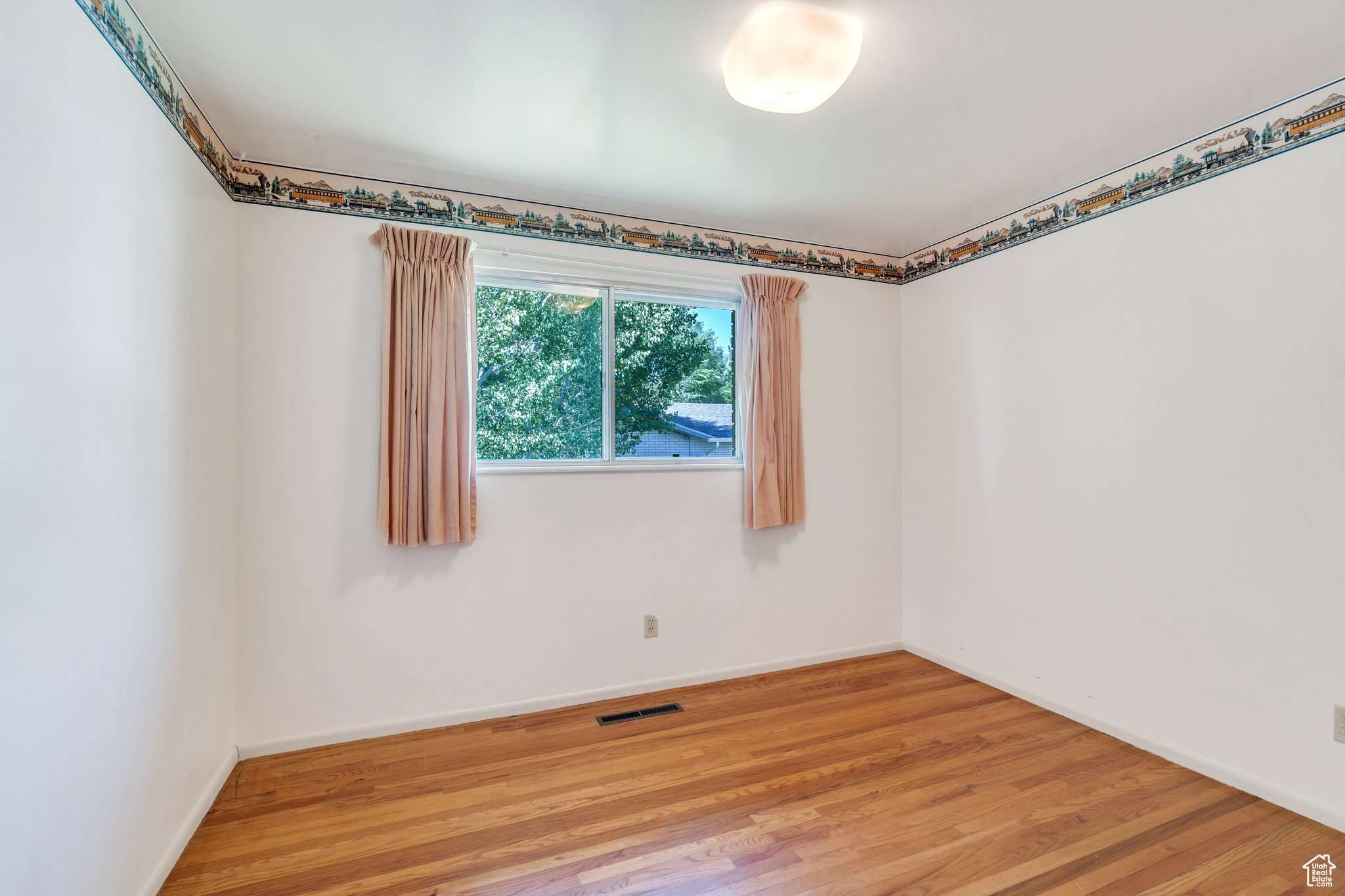 property viewer photo 12