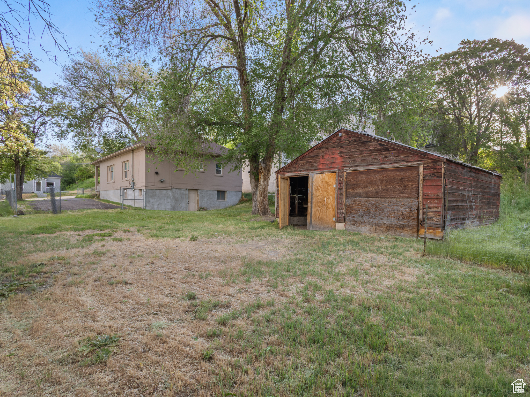 main property photo 25