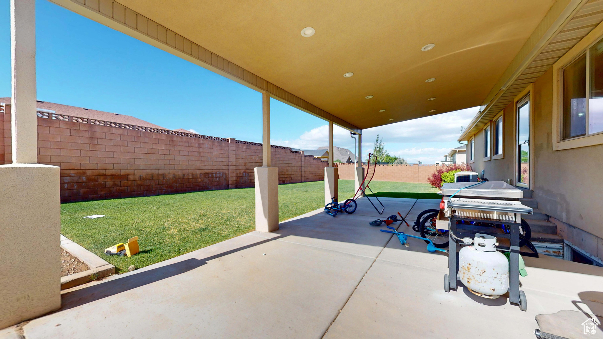 main property photo 22